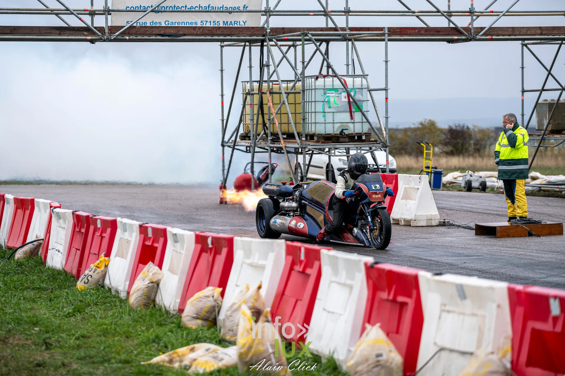 Dragster Stunt Show 2026 au circuit de Chambley : départ de l’engin à réaction Célérité (photo Alain Click)