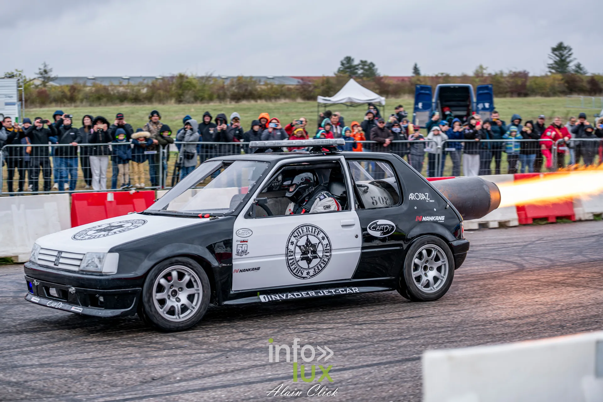 Dragster Stunt Show 2026 au circuit de Chambley : la Peugeot 205 Invader Jet-Car (photo Alain Click)
