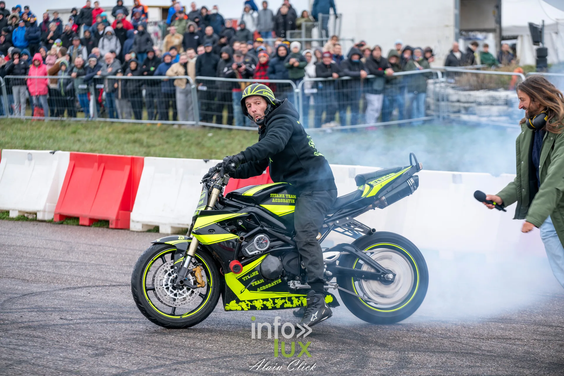 Dragster Stunt Show 2026 au circuit de Chambley : démonstration de stunt moto (photo Alain Click)