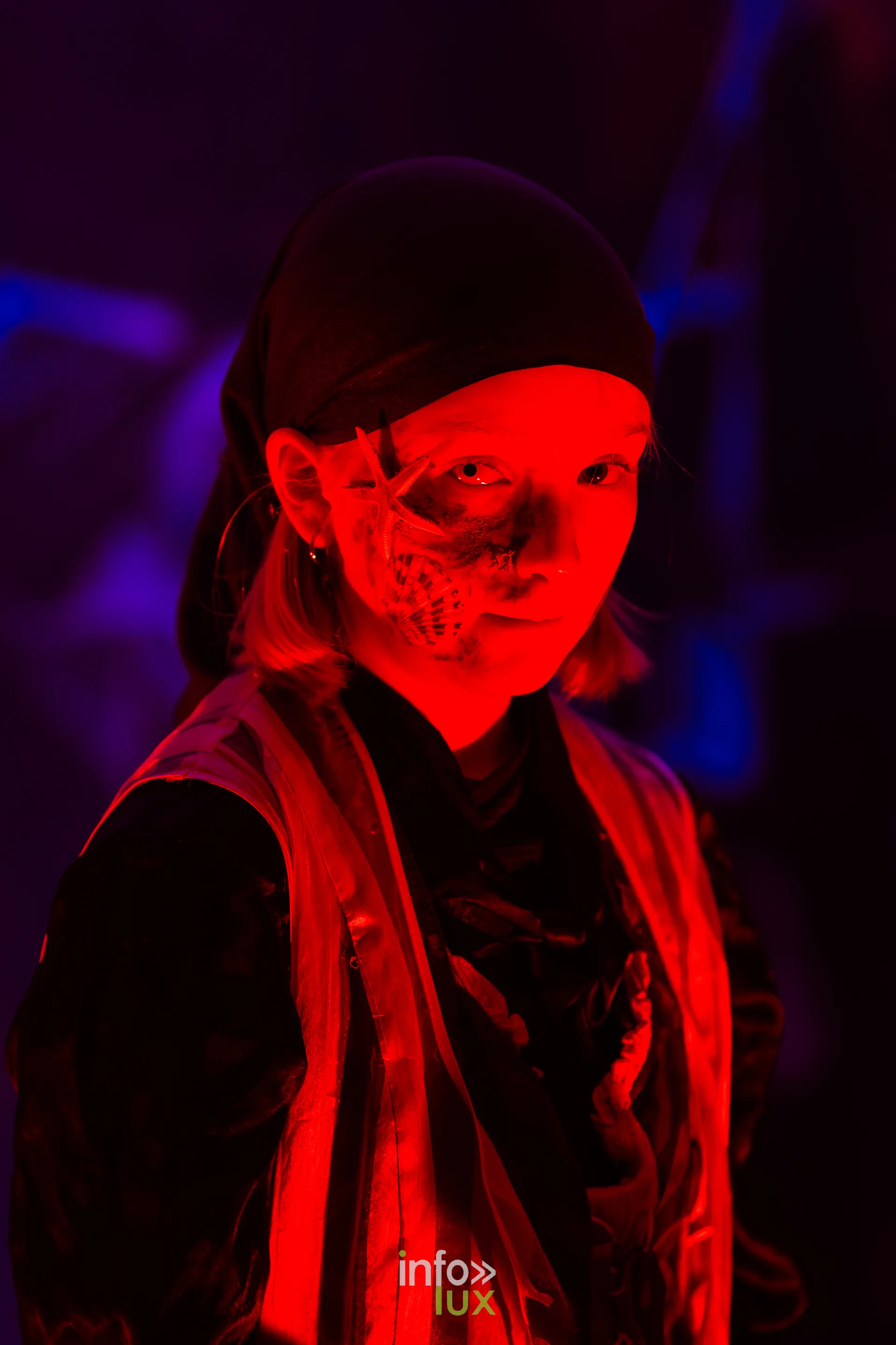 Fantastique Halloween 2026, château de Lavaux-Sainte-Anne (Rochefort) : un figurant costumé du parcours (photo Mike Marino)