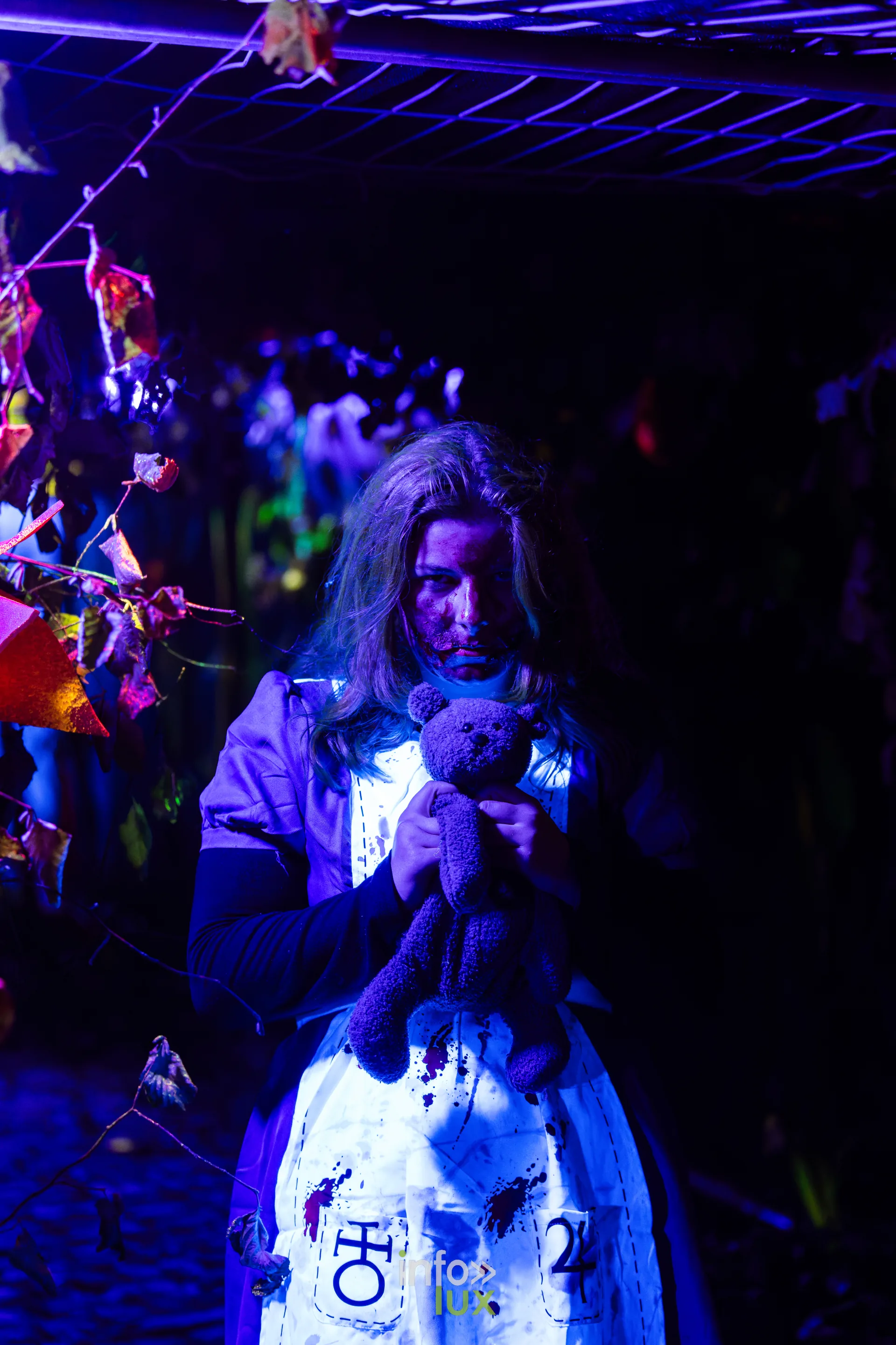 Fantastique Halloween 2026, château de Lavaux-Sainte-Anne (Rochefort) : un figurant costumé du parcours (photo Mike Marino)