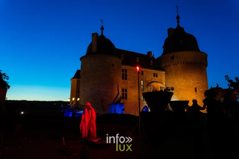 Fantastique Halloween 2026, château de Lavaux-Sainte-Anne (Rochefort) : les tours du château pendant le Fantastique Halloween (photo Mike Marino)