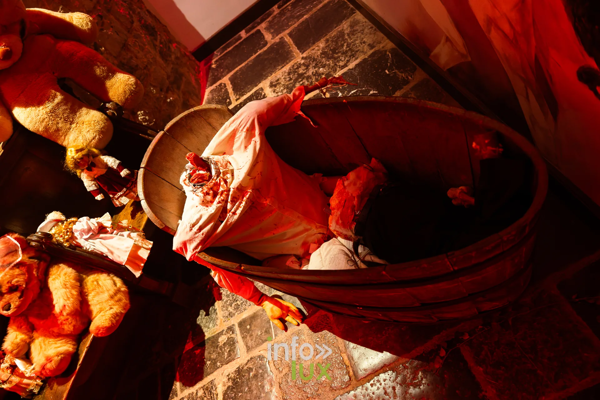 Fantastique Halloween 2026, château de Lavaux-Sainte-Anne (Rochefort) : un décor du parcours (photo Mike Marino)