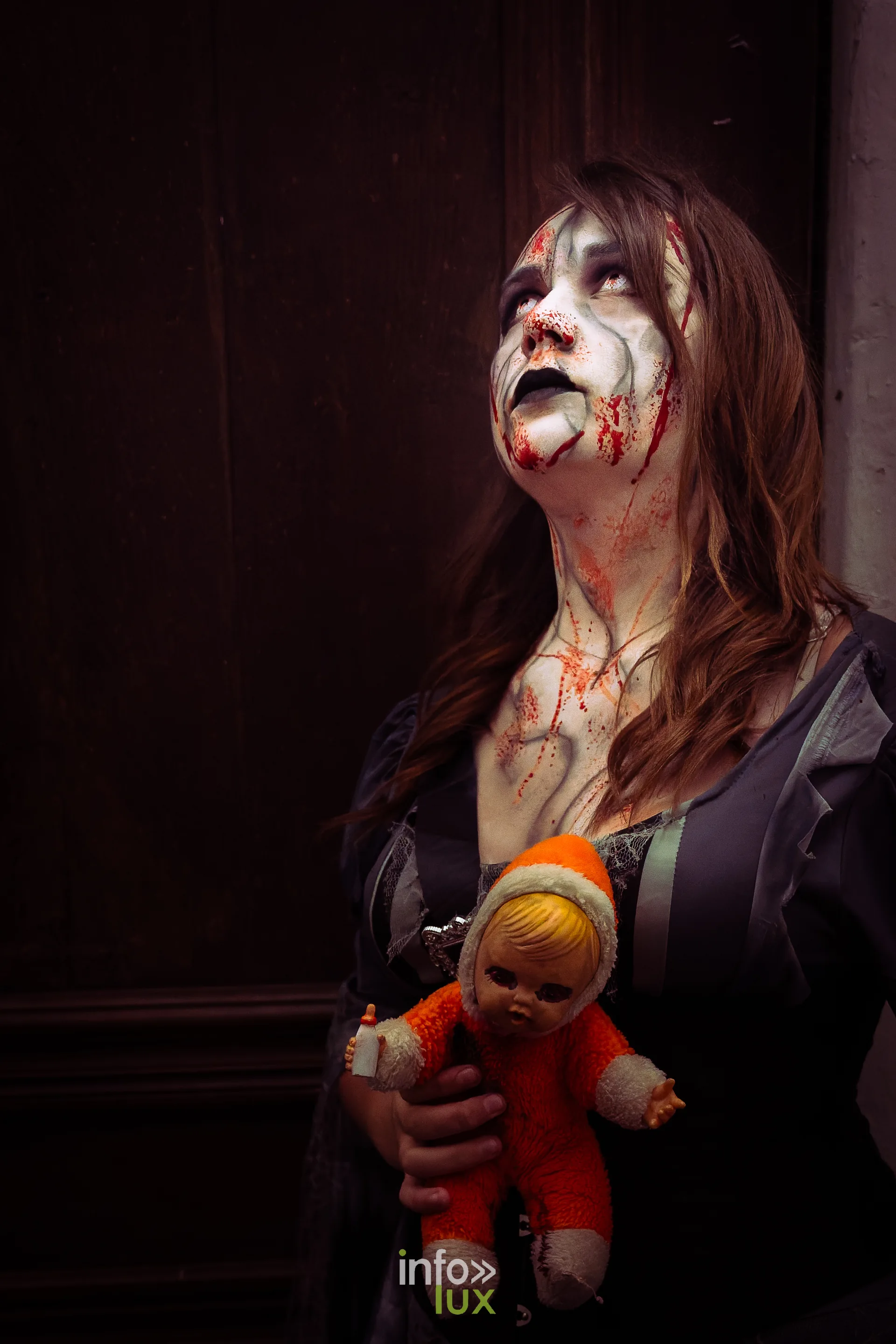 Fantastique Halloween 2026, château de Lavaux-Sainte-Anne (Rochefort) : un figurant costumé du parcours (photo Mike Marino)