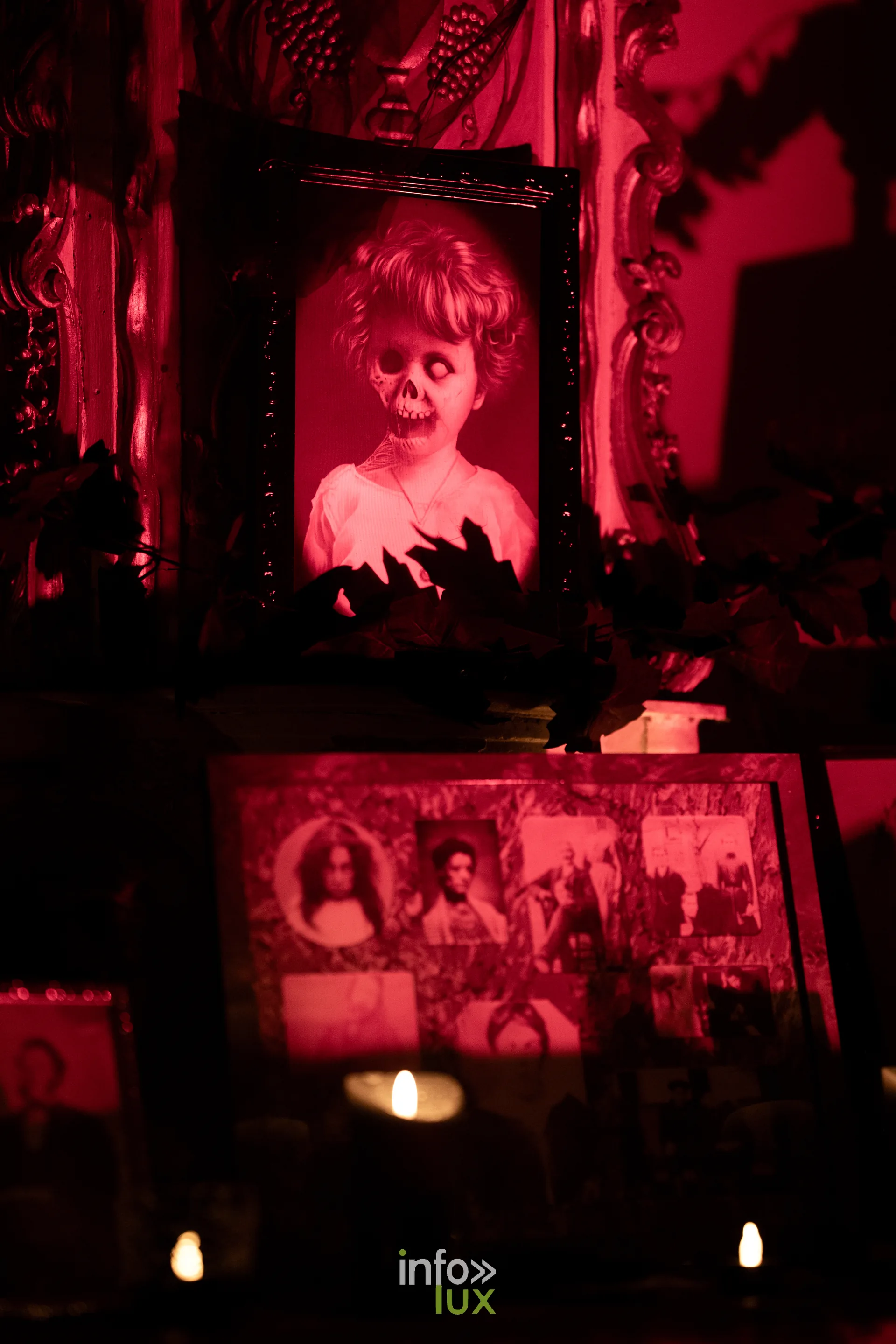 Fantastique Halloween 2026, château de Lavaux-Sainte-Anne (Rochefort) : un portrait encadré dans le décor du parcours (photo Vincent Beckmann)