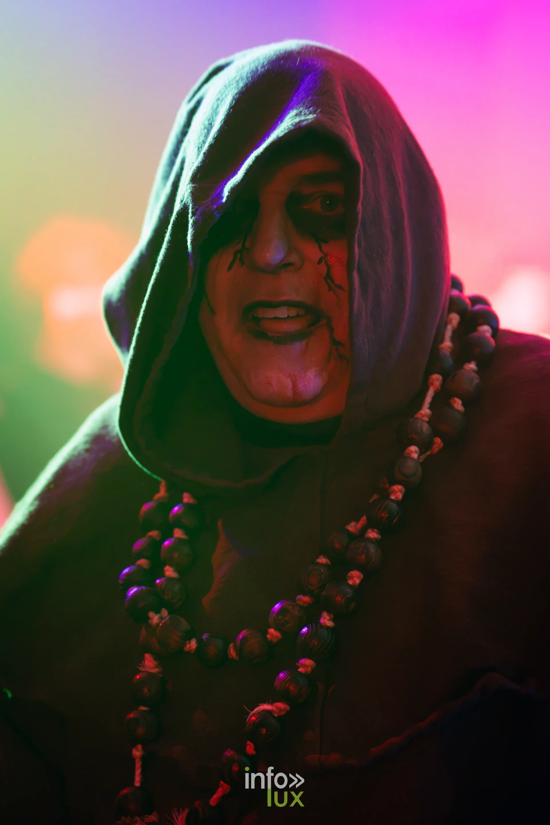 Fantastique Halloween 2026, château de Lavaux-Sainte-Anne (Rochefort) : un figurant costumé du parcours (photo Vincent Beckmann)