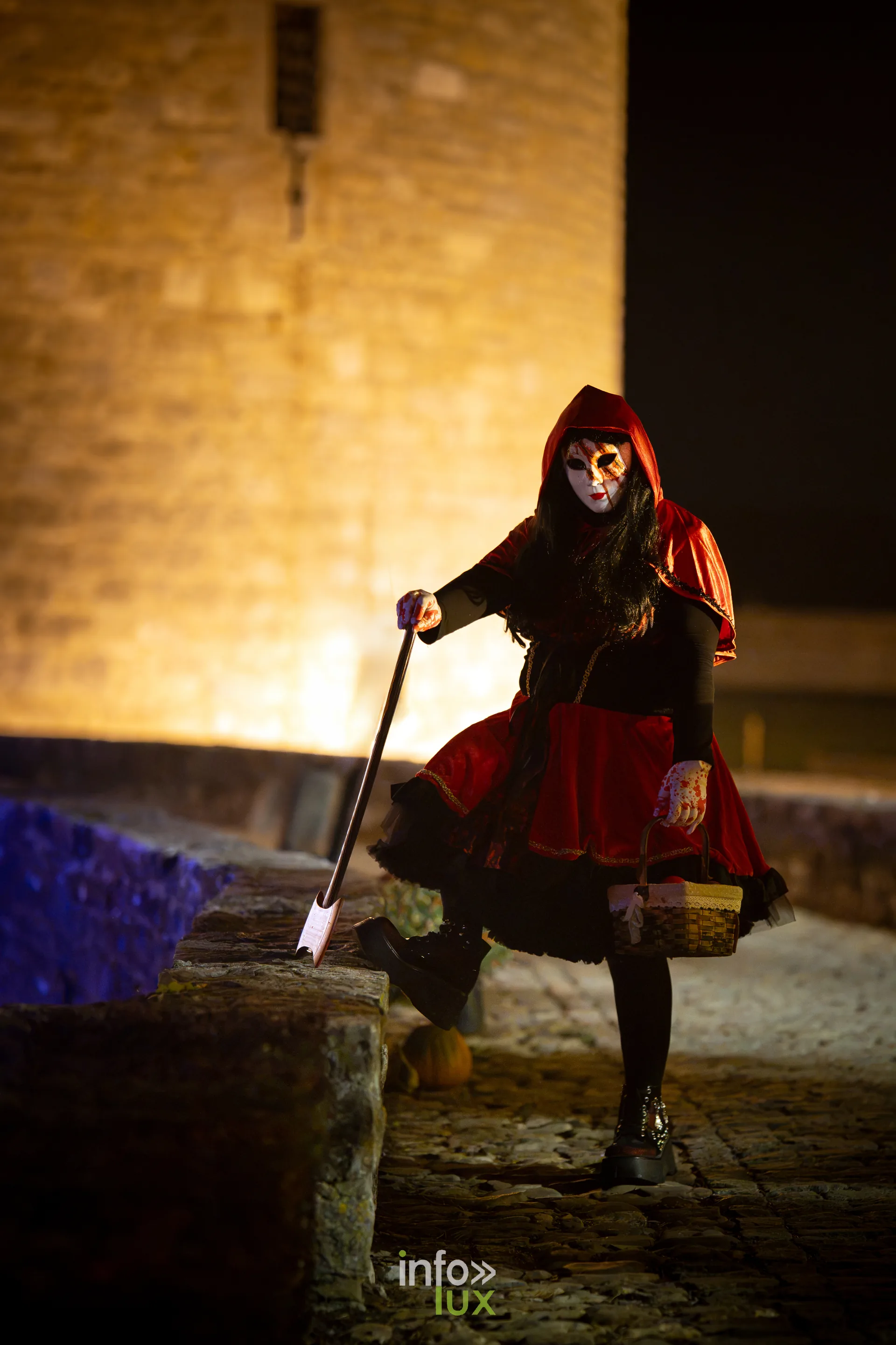 Fantastique Halloween 2026, château de Lavaux-Sainte-Anne (Rochefort) : un figurant costumé du parcours (photo Vincent Beckmann)