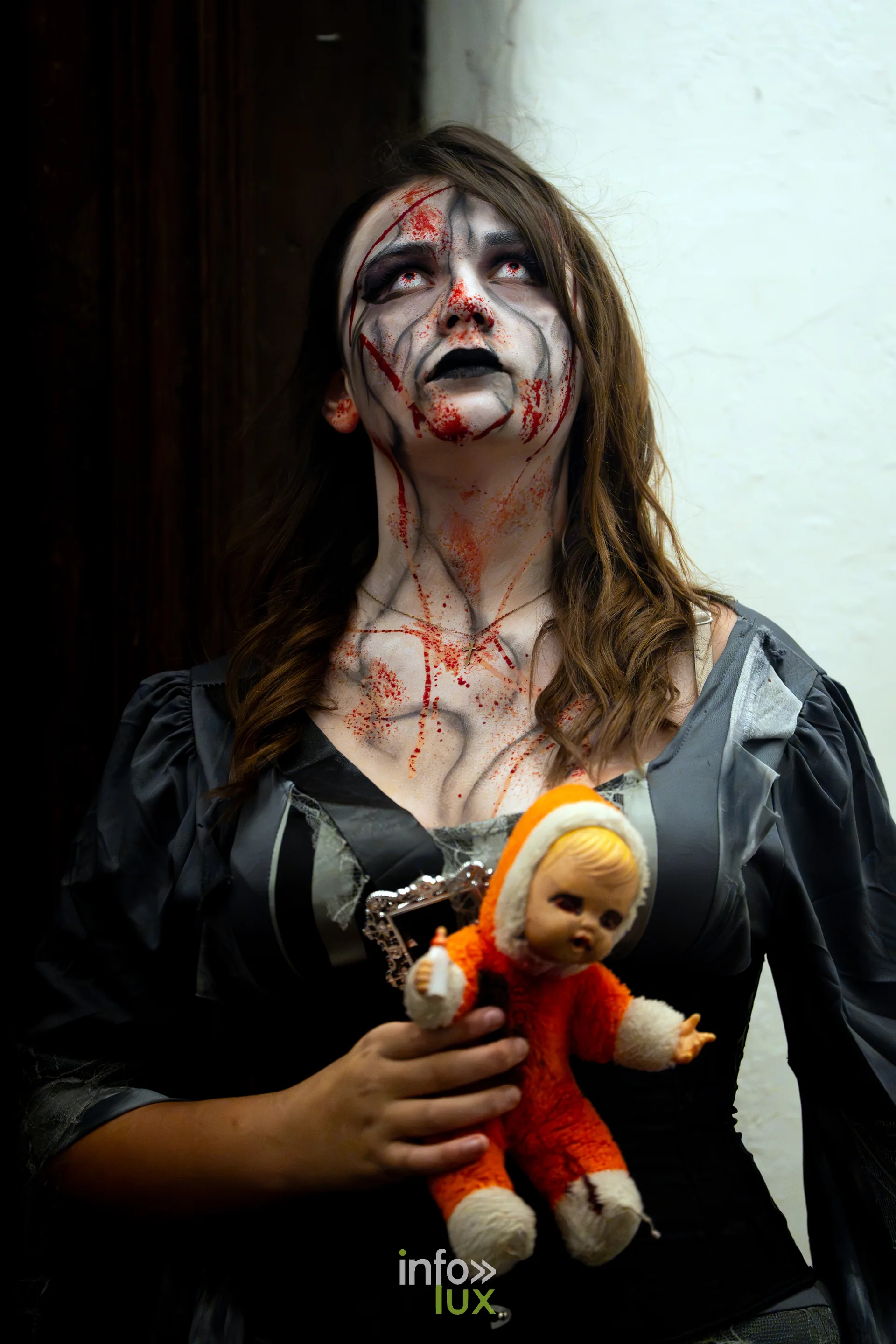 Fantastique Halloween 2026, château de Lavaux-Sainte-Anne (Rochefort) : un figurant costumé du parcours (photo Vincent Beckmann)