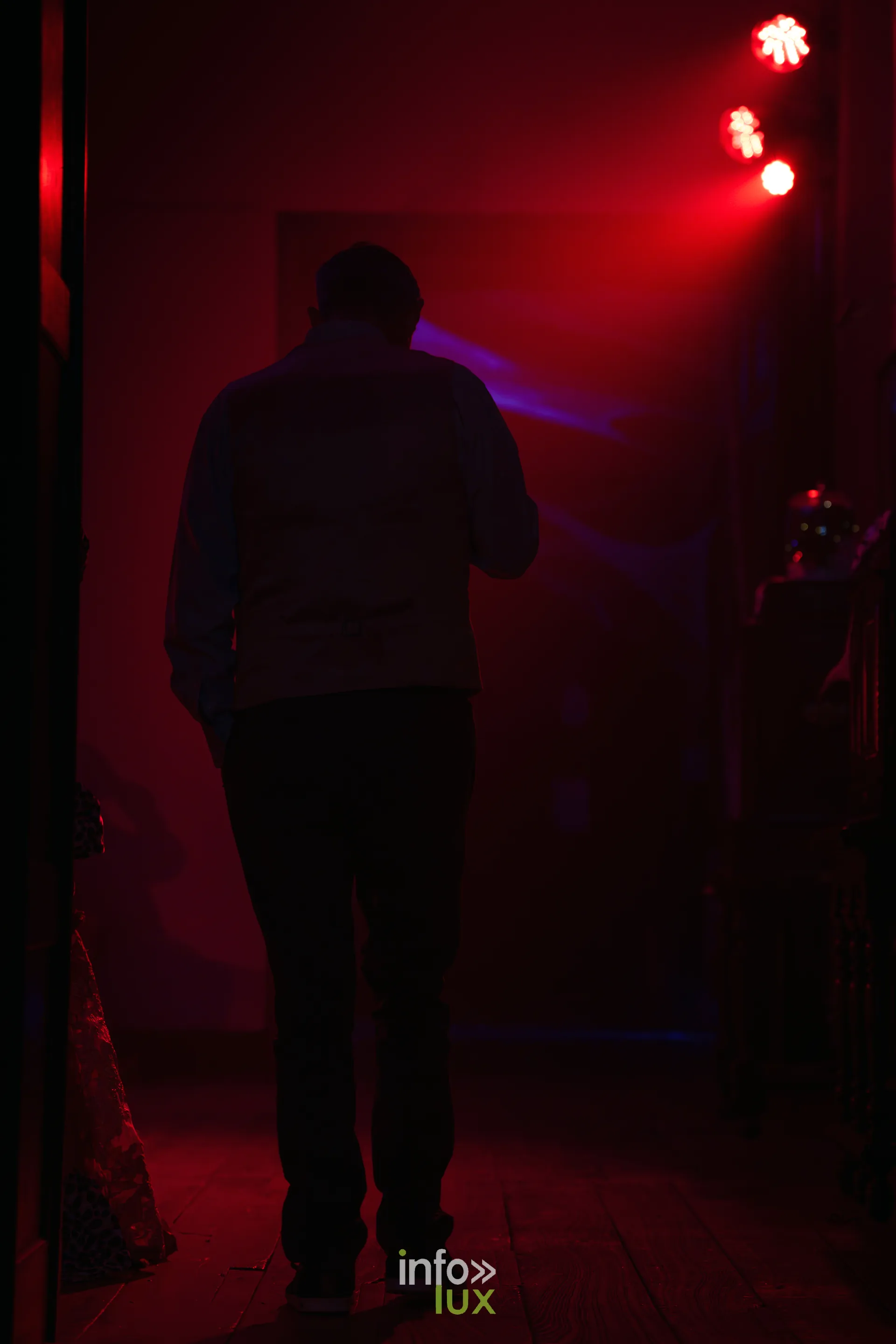 Fantastique Halloween 2026, château de Lavaux-Sainte-Anne (Rochefort) : la silhouette d’un visiteur (photo Vincent Beckmann)