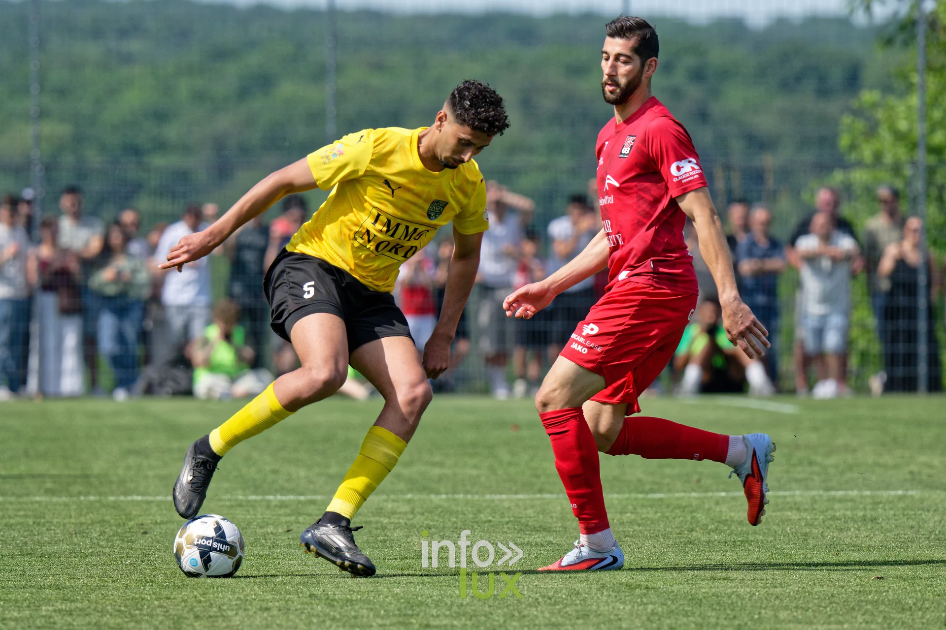FC Atert Bissen champion de BGL Ligue 2025-26 à Bissen : duel entre un joueur du FC Atert Bissen et un joueur du FC Differdange 03 (photo Sportspics VP)