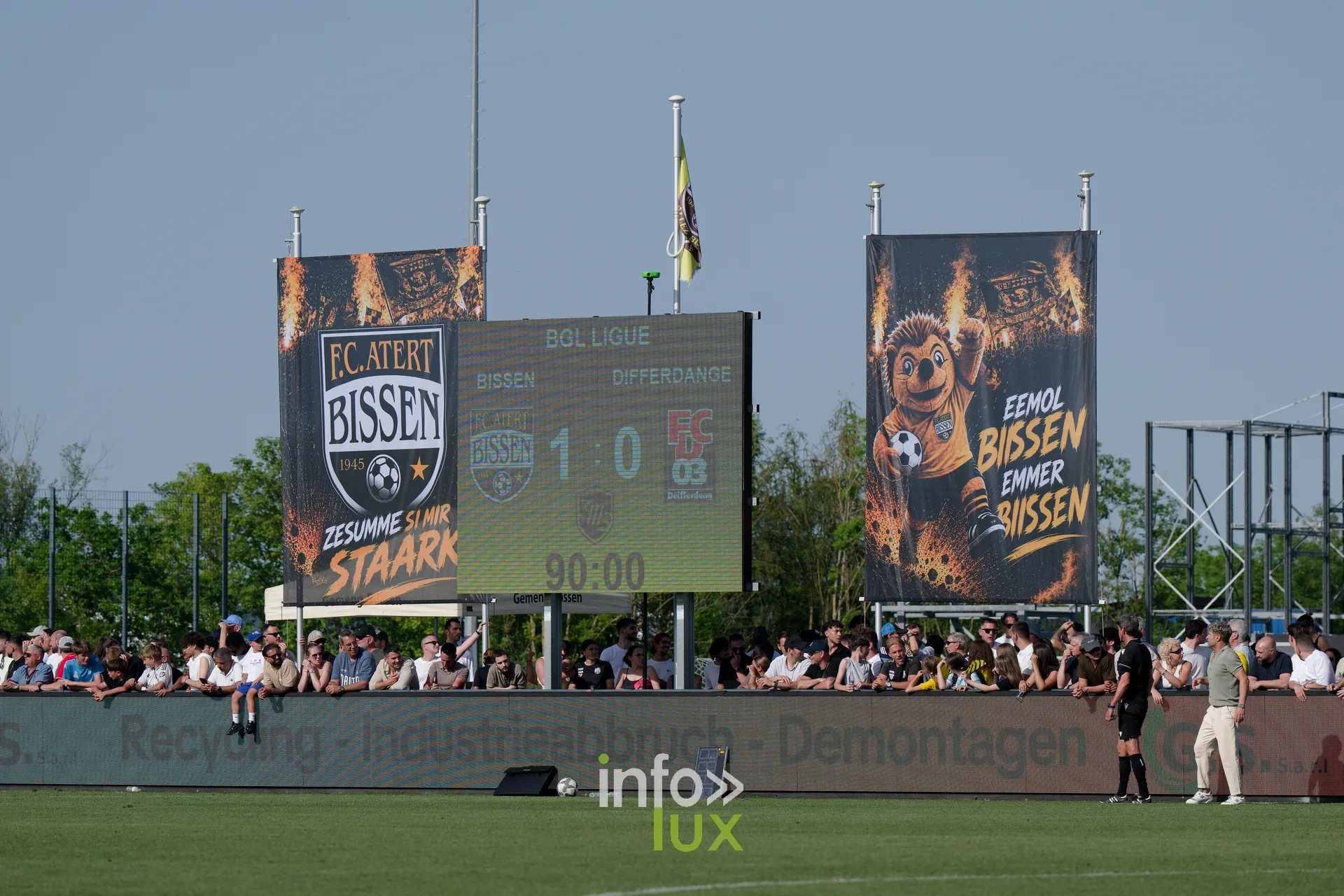 FC Atert Bissen champion de BGL Ligue 2025-26 à Bissen : le tableau d’affichage à la 90e minute : Bissen 1, Differdange 0 (photo Sportspics VP)