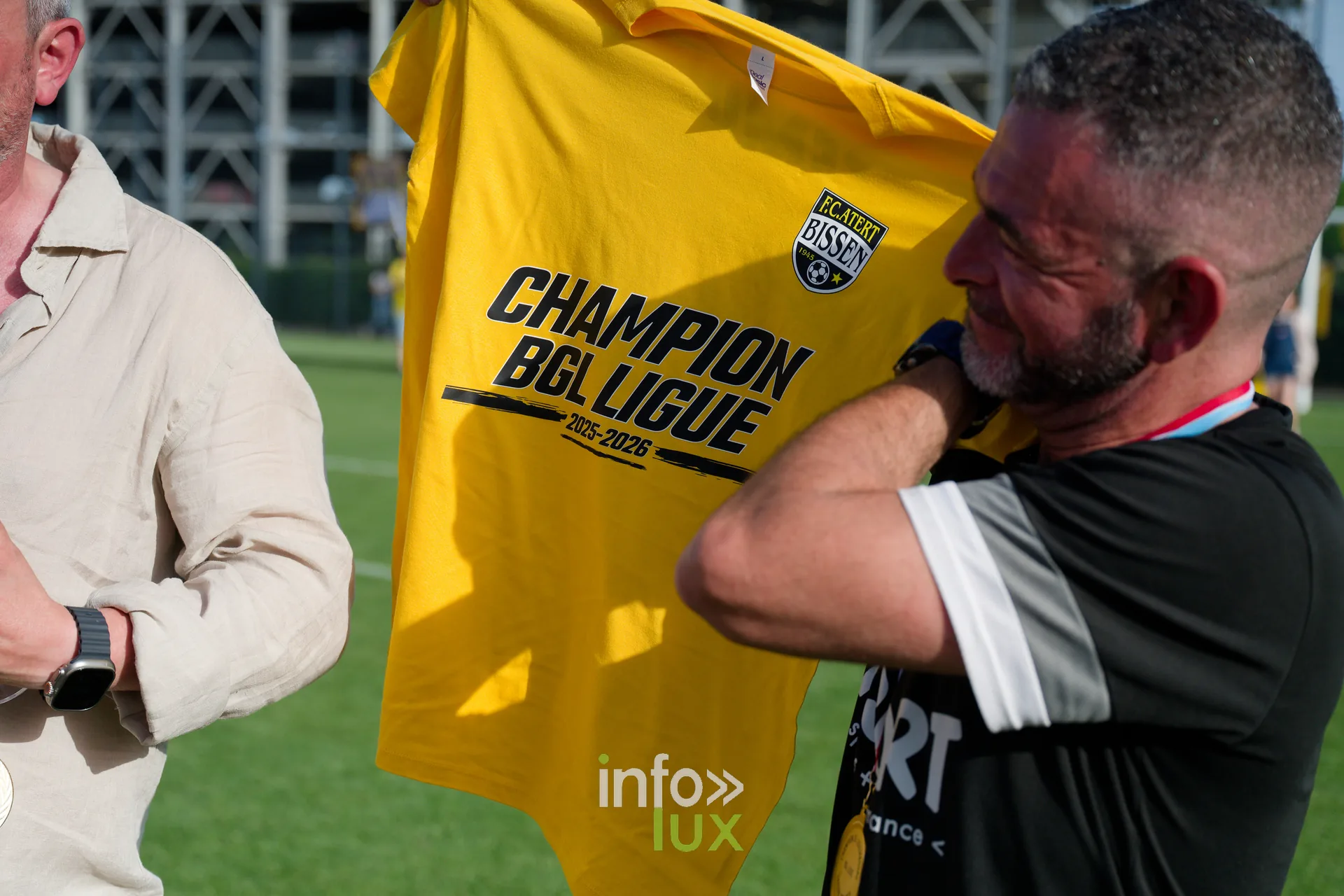 FC Atert Bissen champion de BGL Ligue 2025-26 à Bissen : le t-shirt « Champion BGL Ligue 2025-2026 » du FC Atert Bissen (photo Sportspics VP)