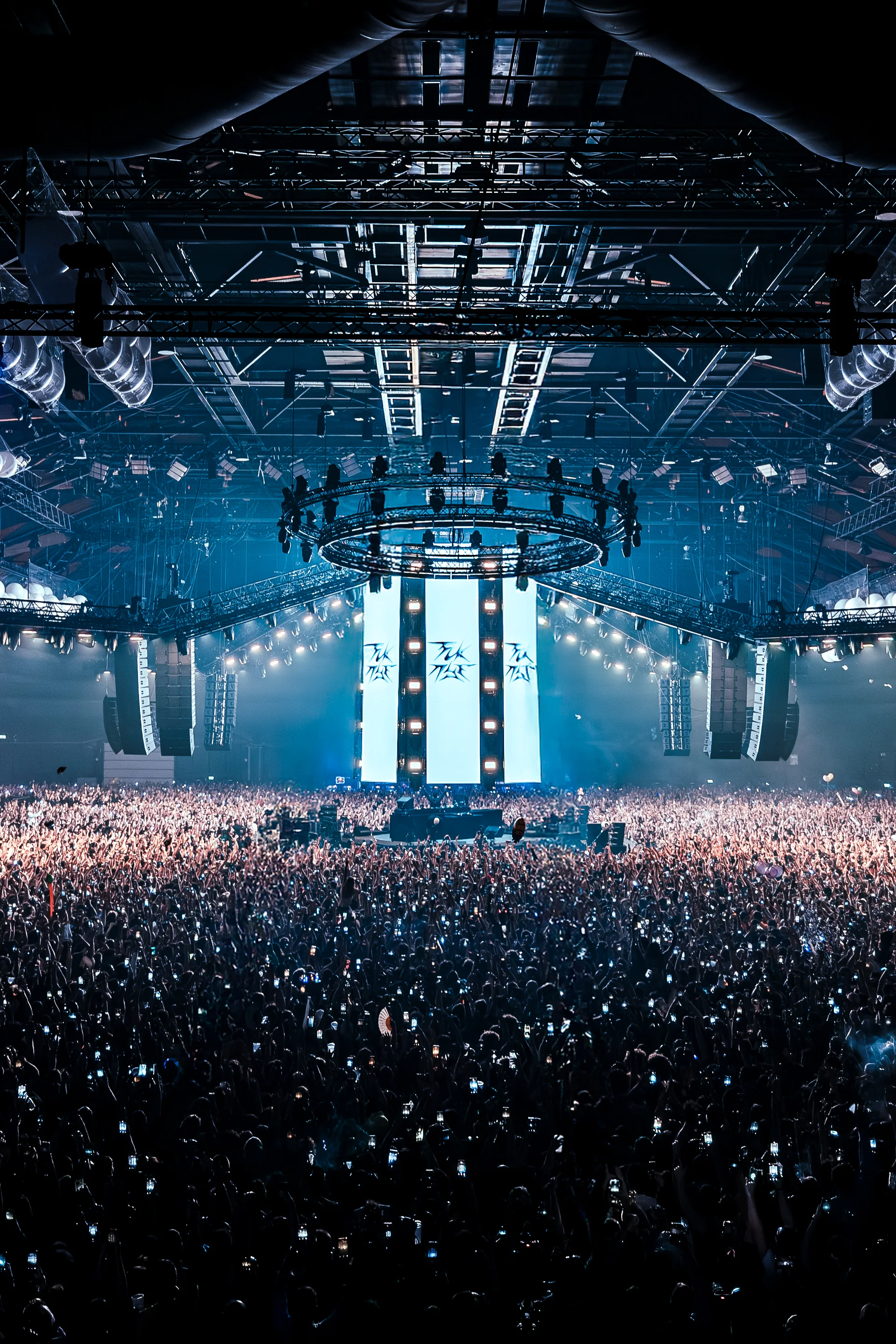 Scène centrale et foule du FCKNYE Festival, archives