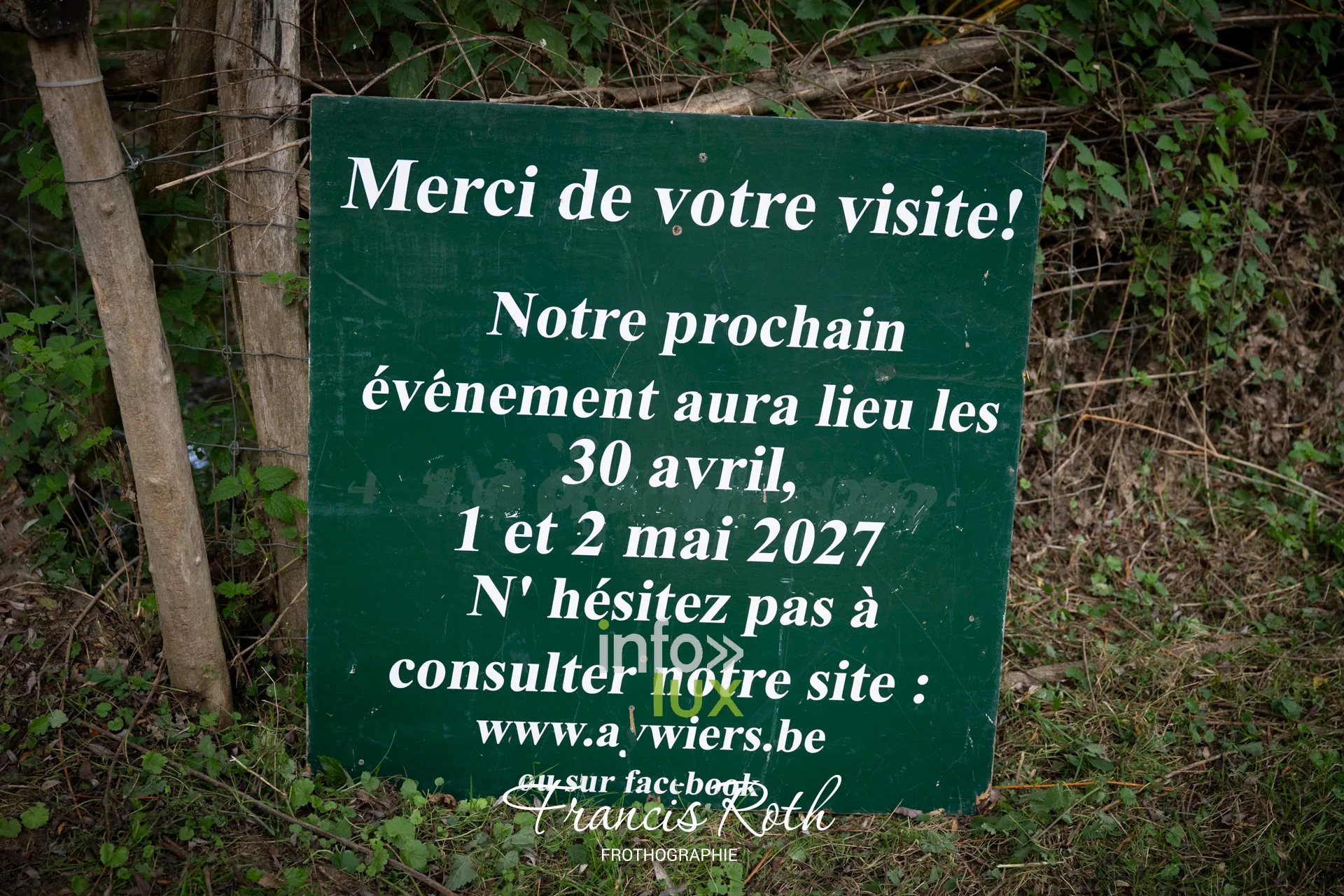 Fête des Plantes d’Aywiers 2026 à Lasne : panneau annonçant le prochain événement des 30 avril, 1er et 2 mai 2027