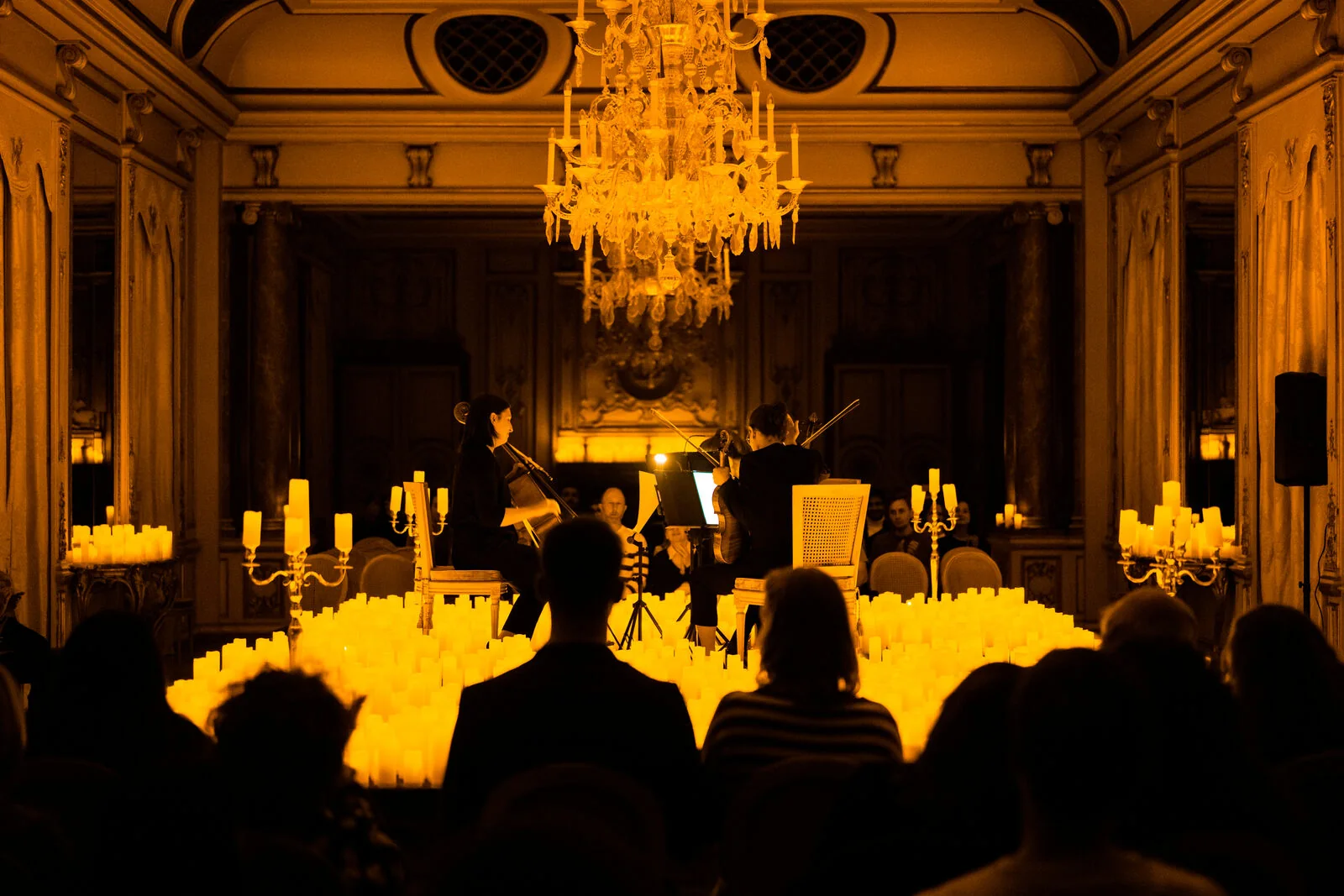 Concert Candlelight au Palais d’Egmont à Bruxelles, sous les lustres