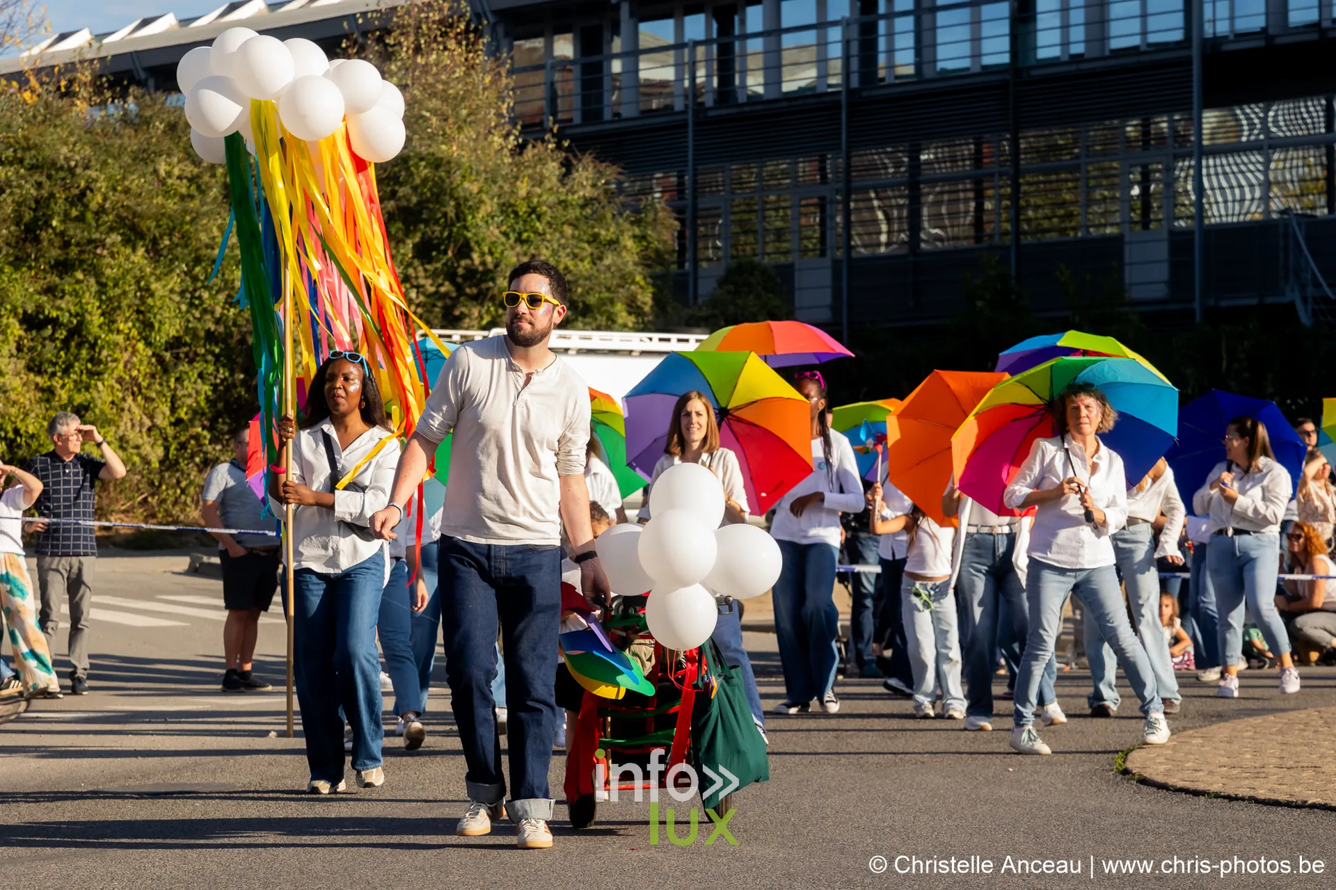 Fieris Féeries 2026 à Seraing : parapluies arc-en-ciel et ballons