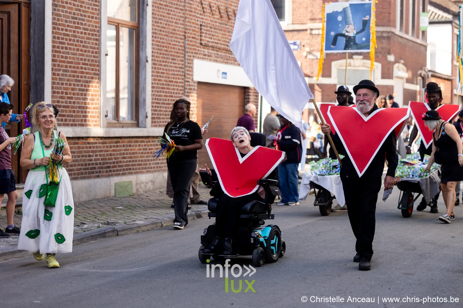 Fieris Féeries 2026 à Seraing : groupe aux cœurs rouges