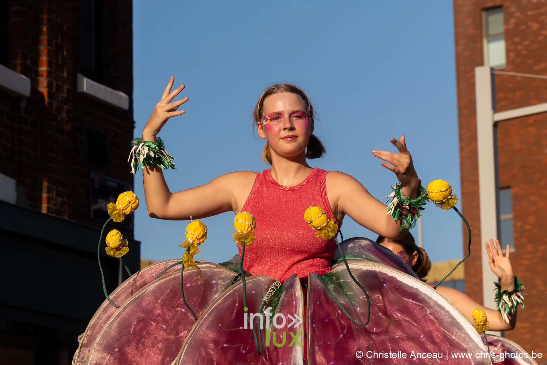 Fieris Féeries 2026 à Seraing : danseuse en jupe de pétales
