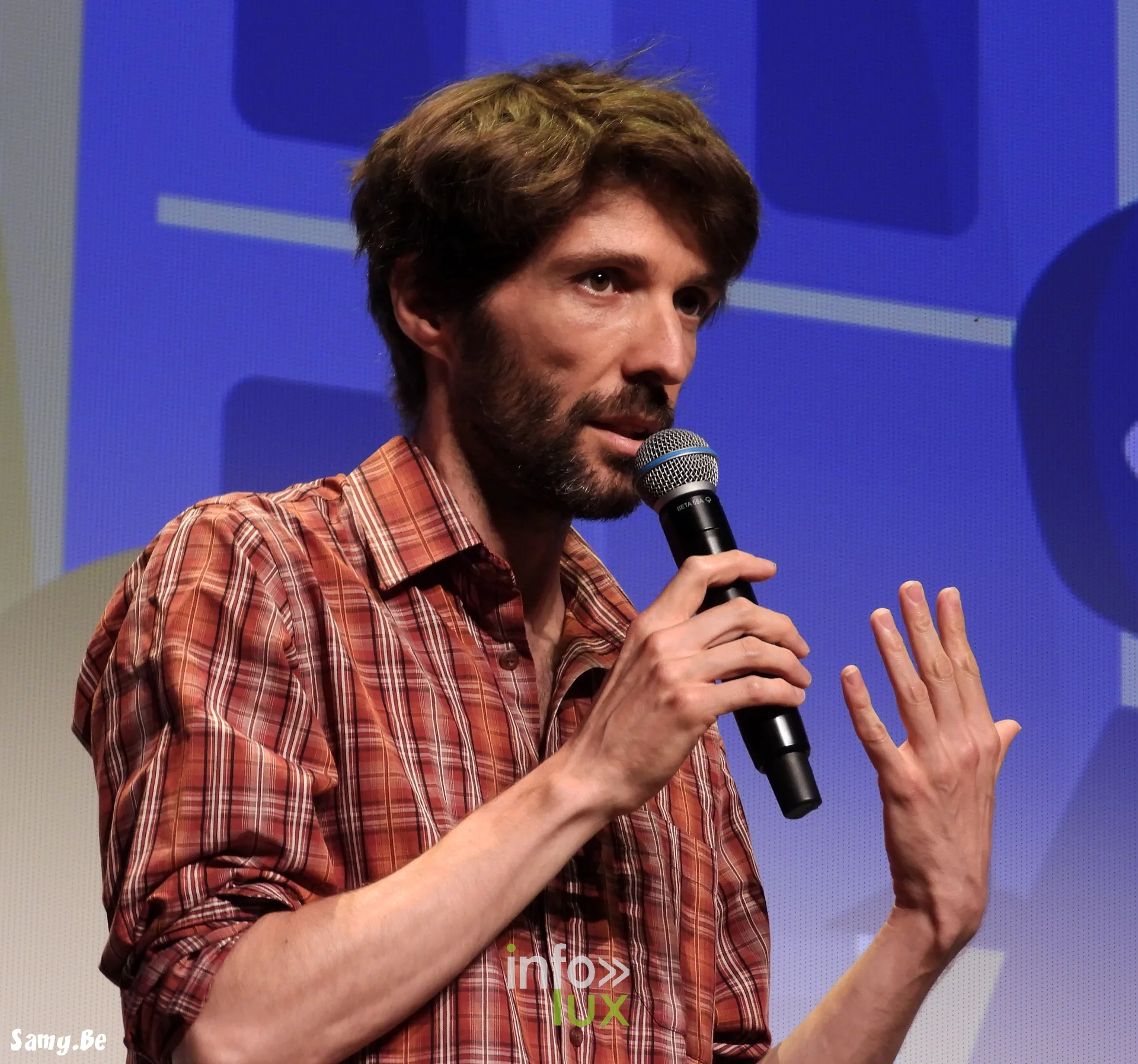 L’un des coréalisateurs de New York, Miriam et moi au micro, FiFF Namur 2026