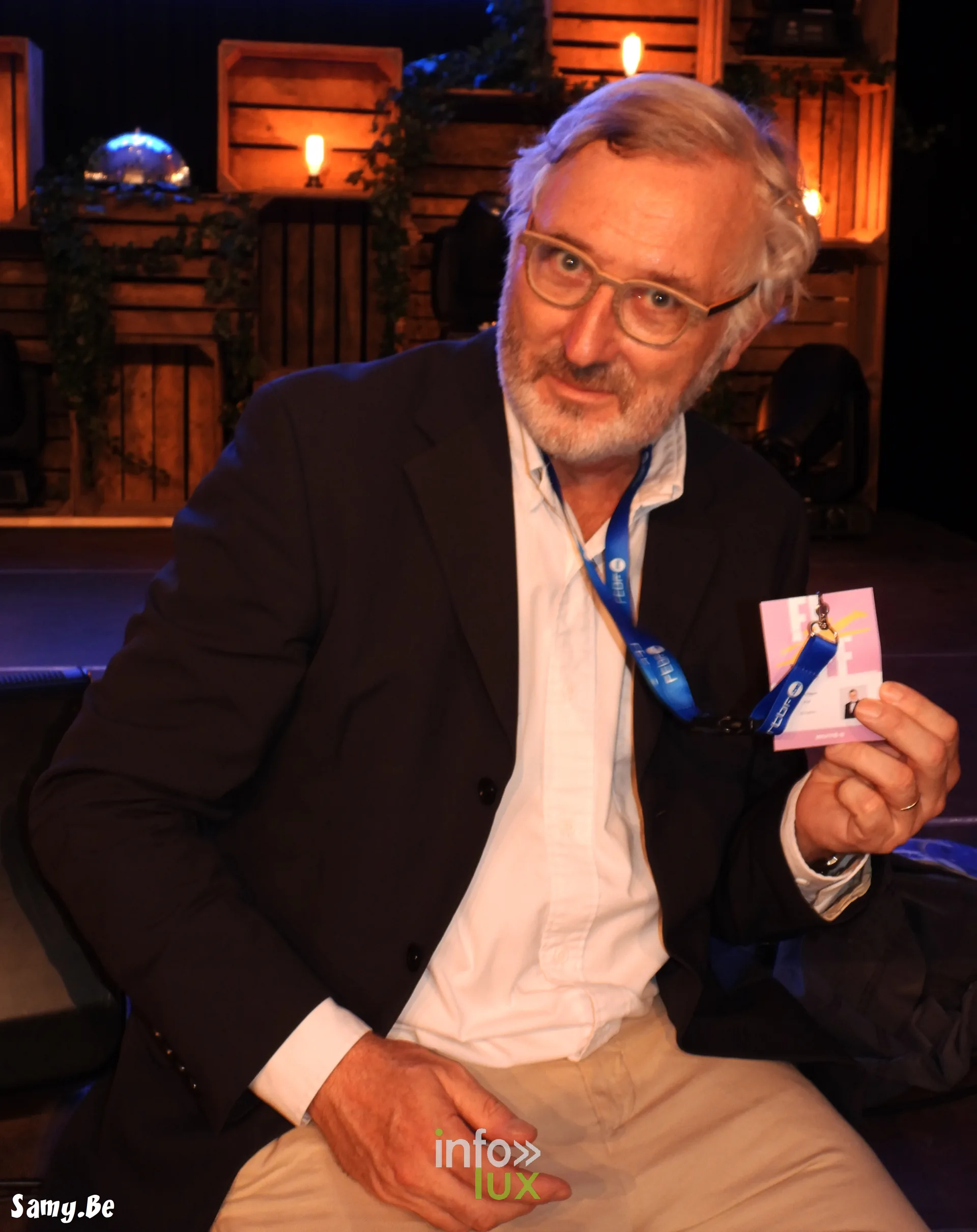 Hugues Dayez assis au village du FiFF Namur 2026