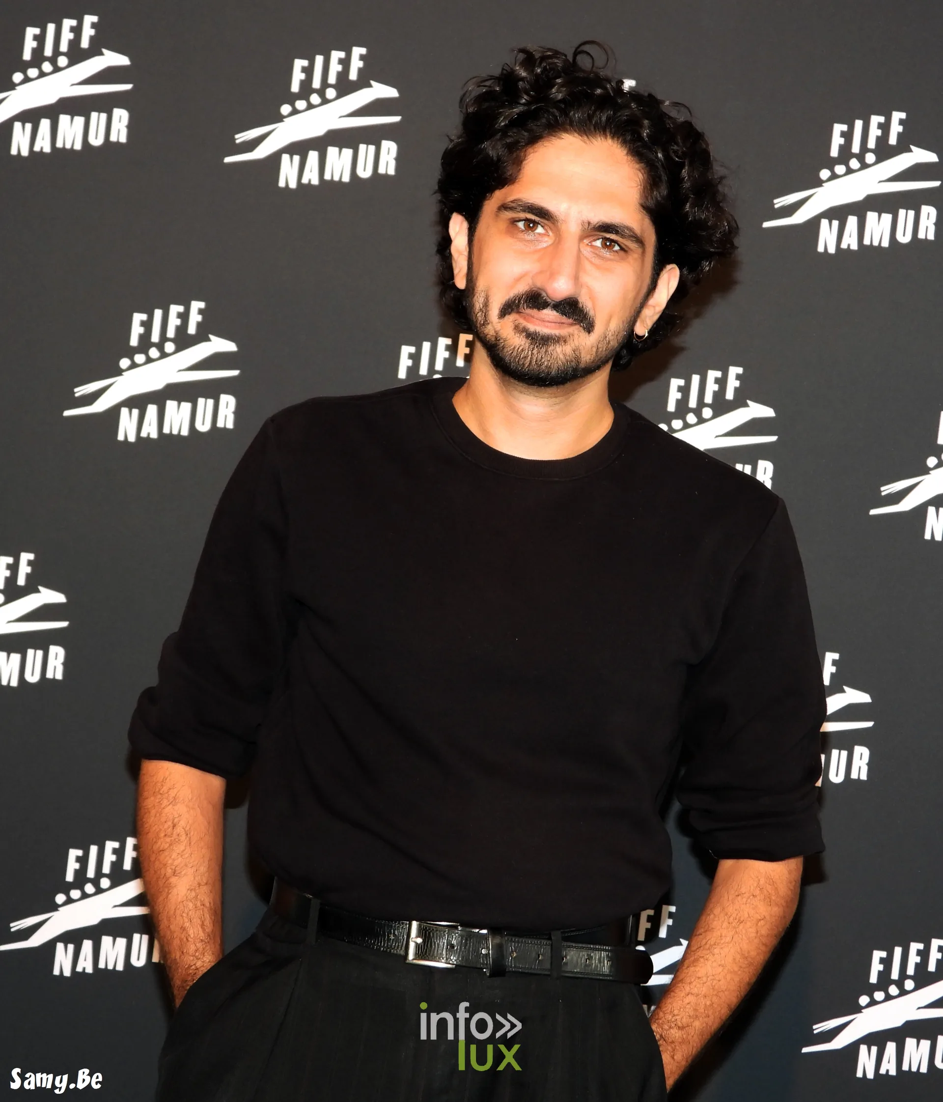 Kiyan Agadjani, réalisateur de Men in Towels, au photocall du FiFF Namur 2026