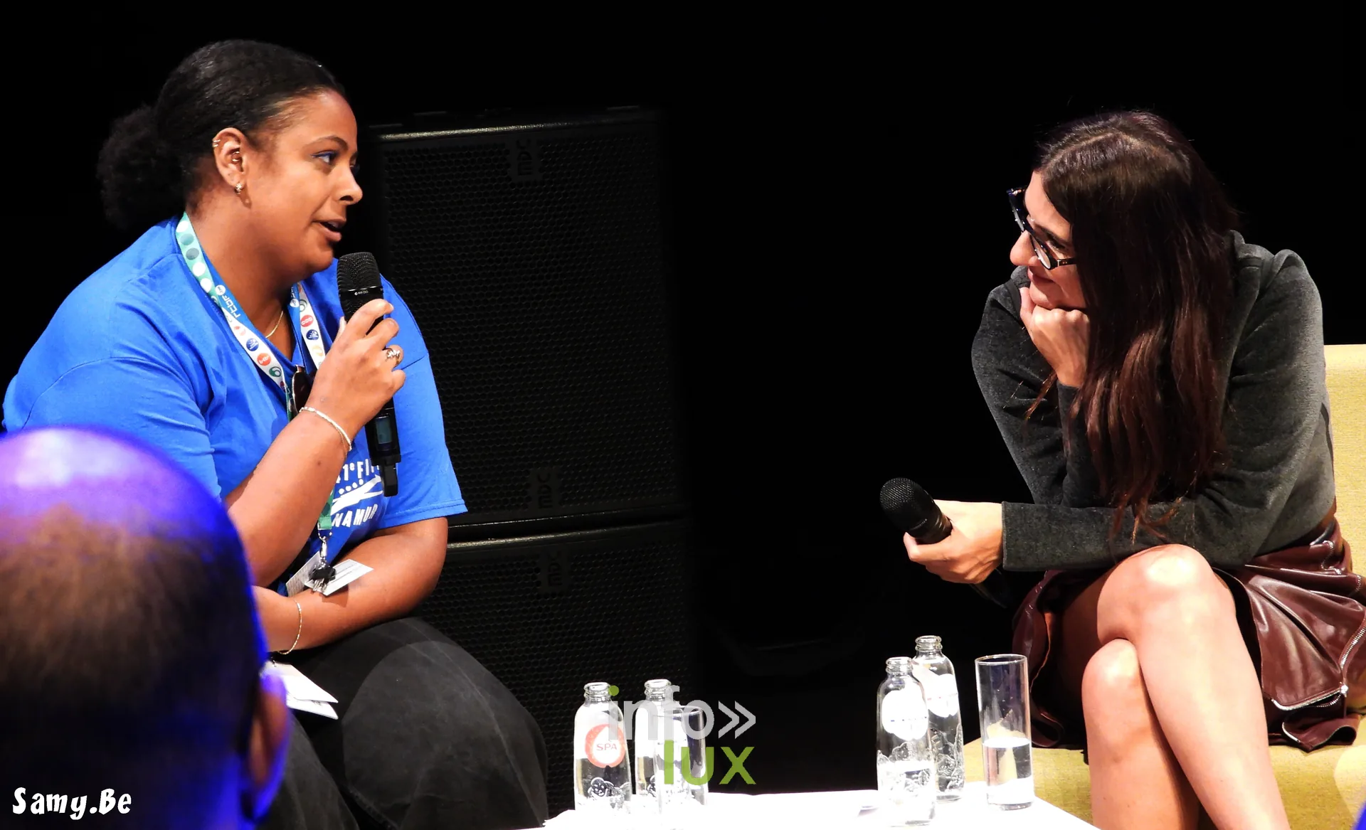 Une intervenante au micro face à Géraldine Nakache en fin de rendez-vous, FiFF Namur 2026