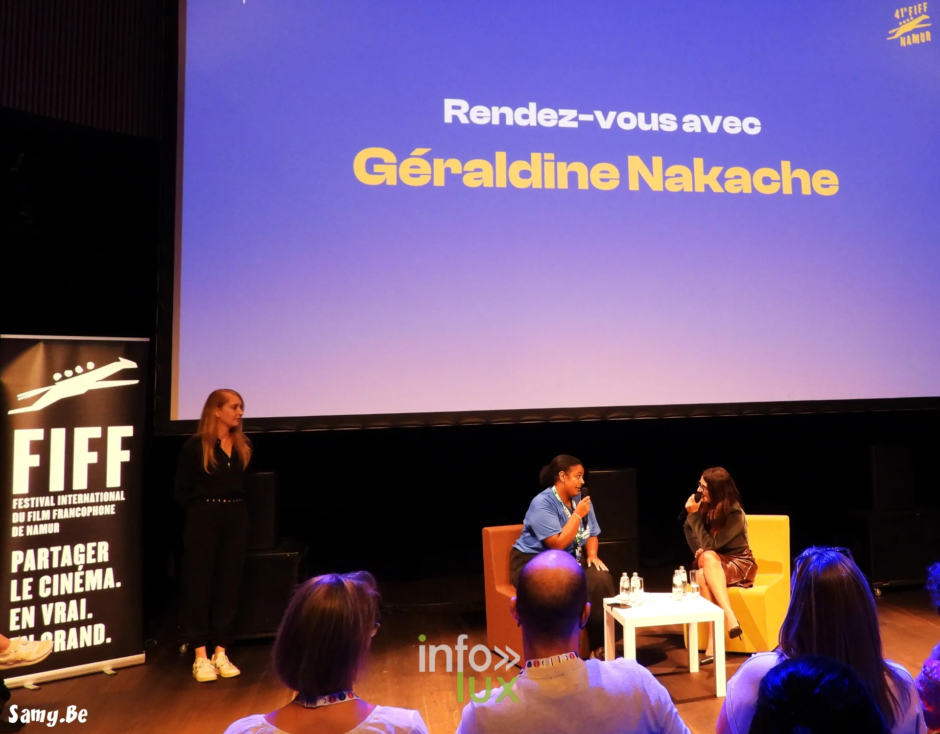 Fin du rendez-vous avec Géraldine Nakache au FiFF Namur 2026, trois personnes sur scène