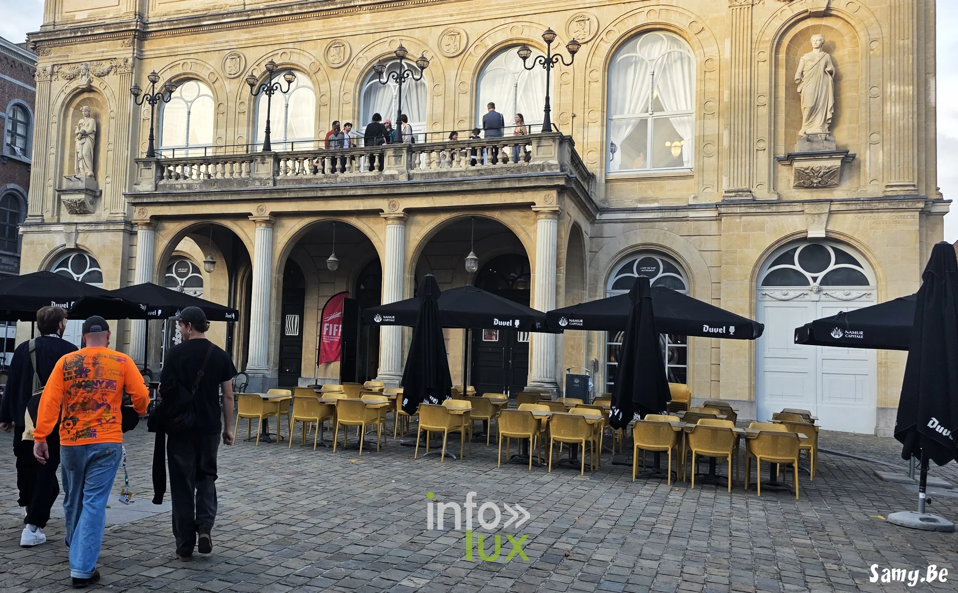Façade du Théâtre de Namur pendant le FiFF Namur 2026