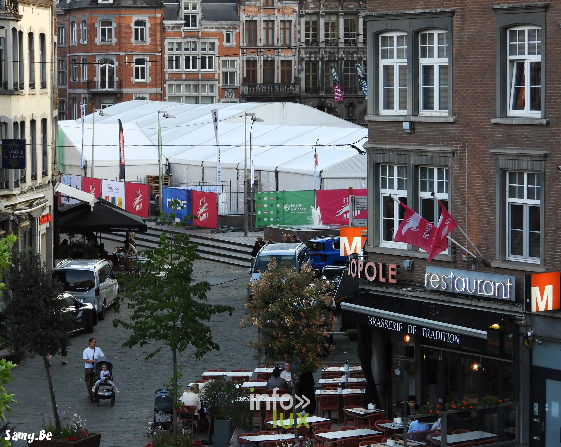 Le chapiteau du FiFF Namur 2026 vu depuis le Théâtre de Namur