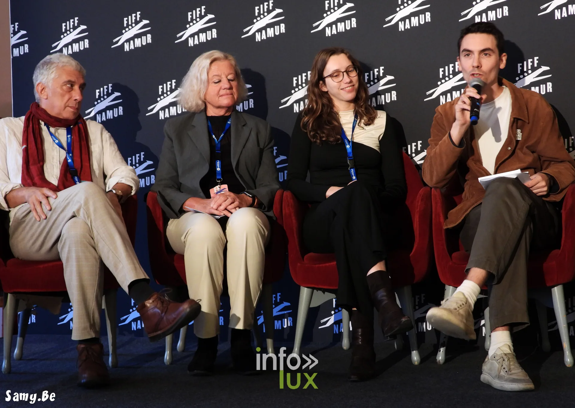Un membre du jury de la Critique au micro, FiFF Namur 2026