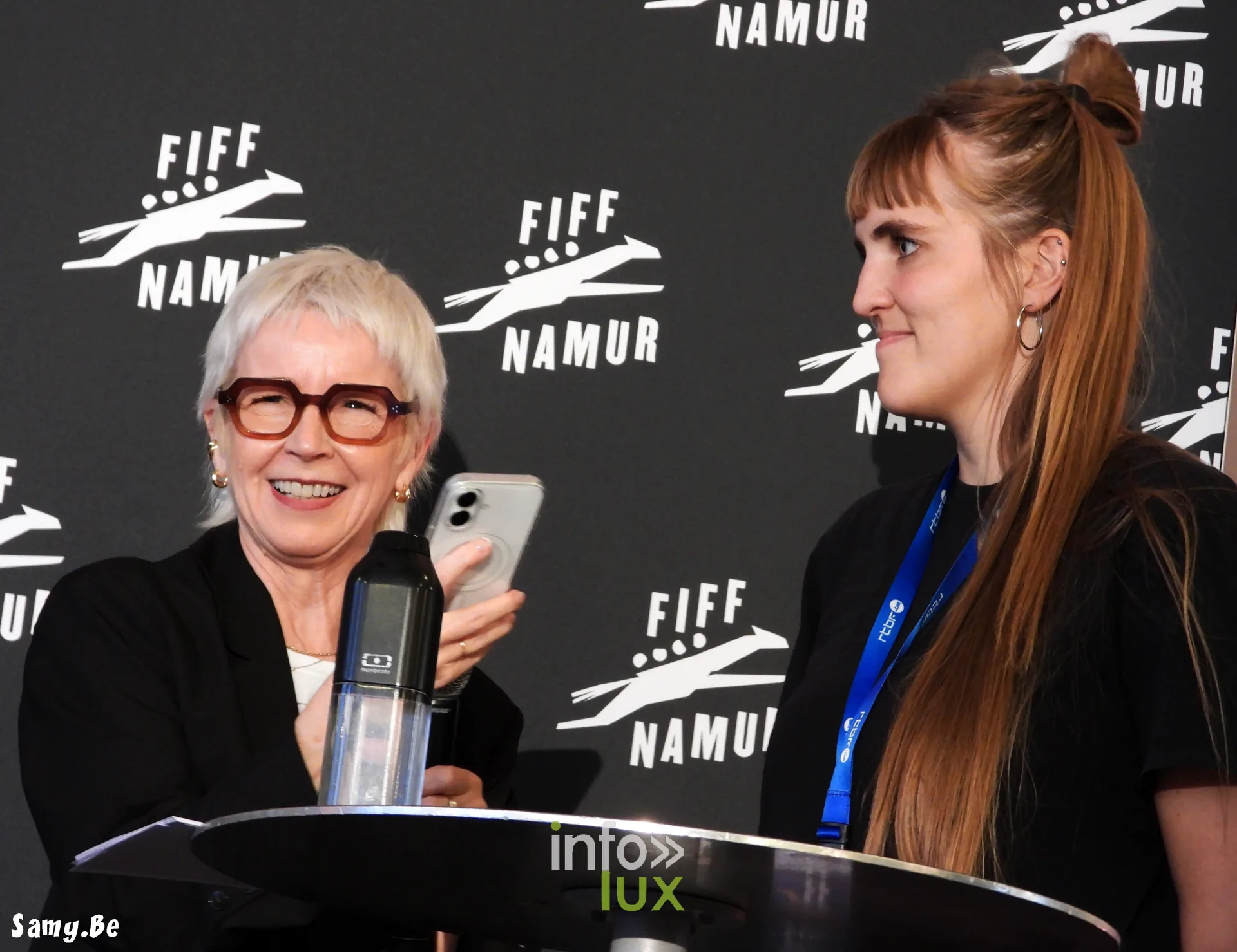 Deux intervenantes au pupitre pendant l’appel avec Pierre Le Gall, FiFF Namur 2026