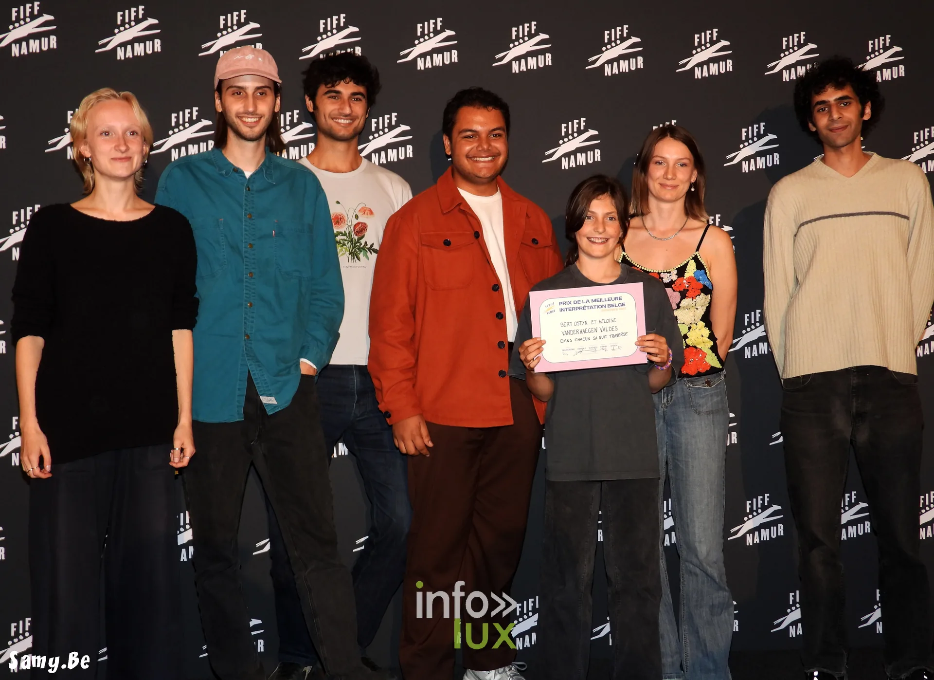 L’équipe du court métrage Chacun sa nuit traverse au photocall du FiFF Namur 2026