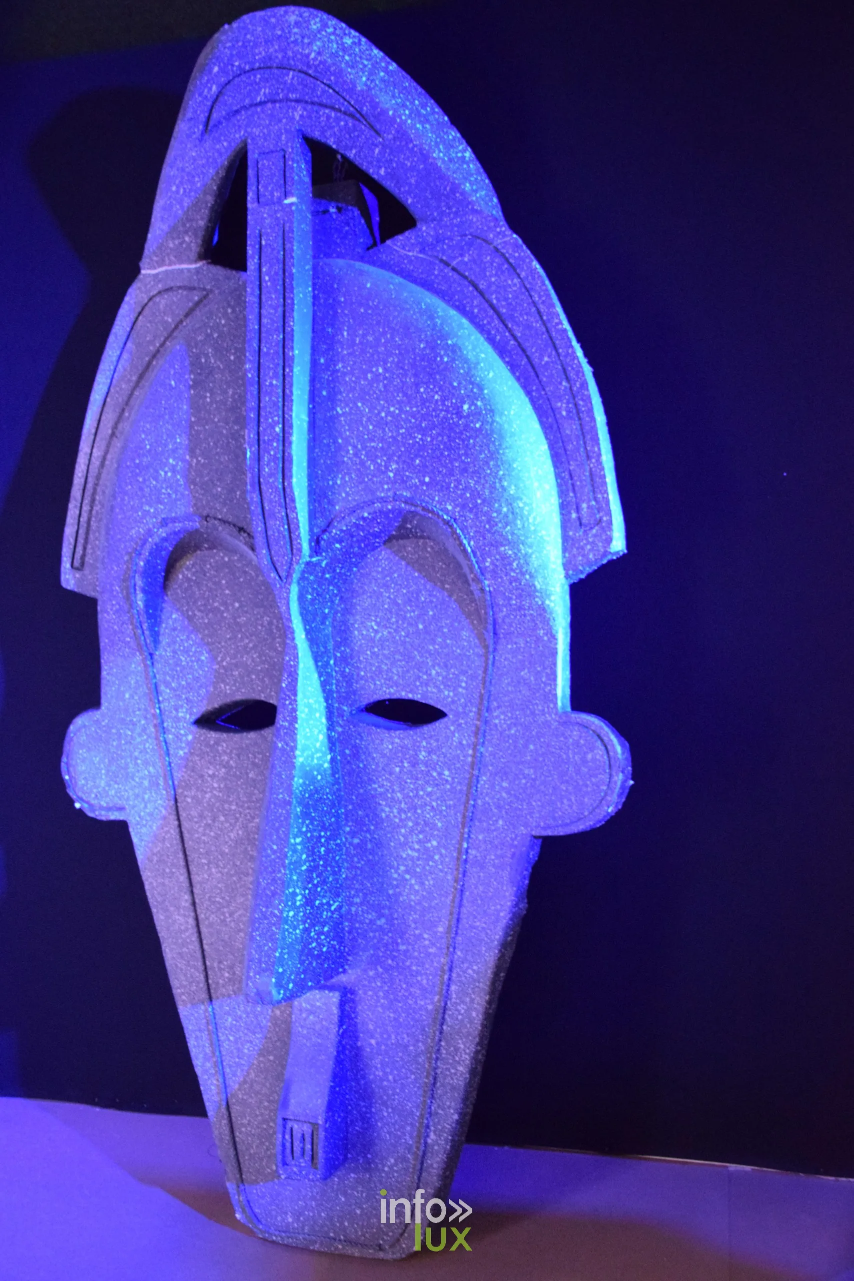 Masque sous lumière ultraviolette, Foire internationale de Metz 2026