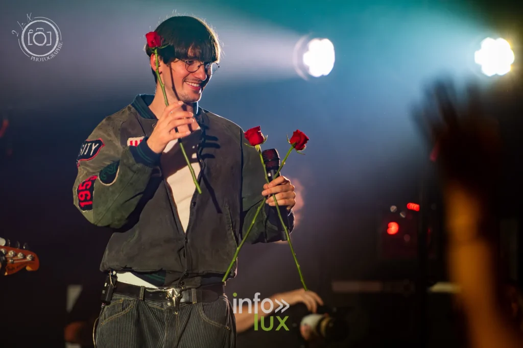 Fredz à Nancy : des roses rouges, une chute inattendue et un concert « extraordinaire » à L’Autre Canal (photos)
