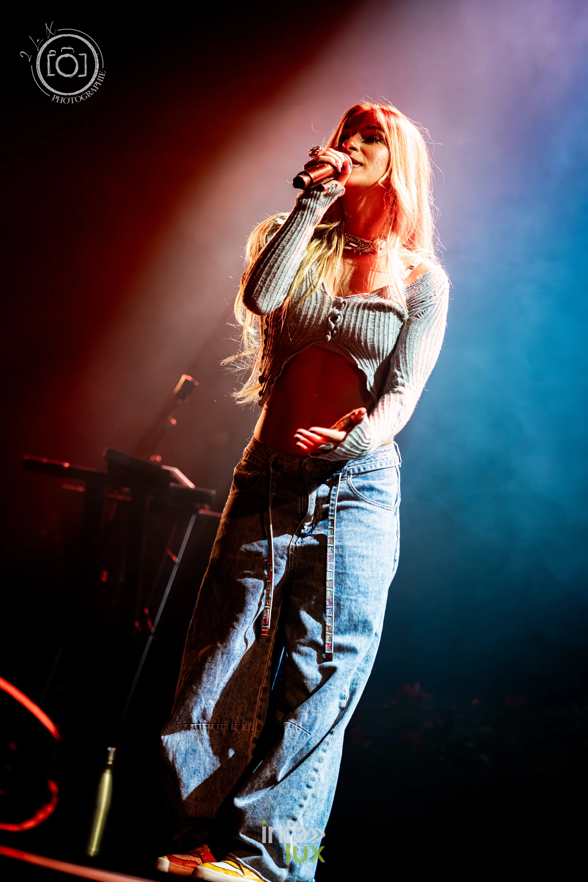 Margot Abate en première partie de Fredz à L’Autre Canal, Nancy, 21 octobre 2026 : Margot Abate au chant (photo 2 la X Photographie)