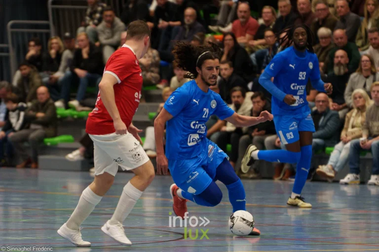 ZVK Eisden-Dorp – Futsal Team Charleroi (3-3), Division 1 Elite de futsal, Sporthal Helix de Maasmechelen, 30 octobre 2026 : un joueur de Charleroi devant la tribune (photo Frédéric Sinnaghel – Photographe4ever)