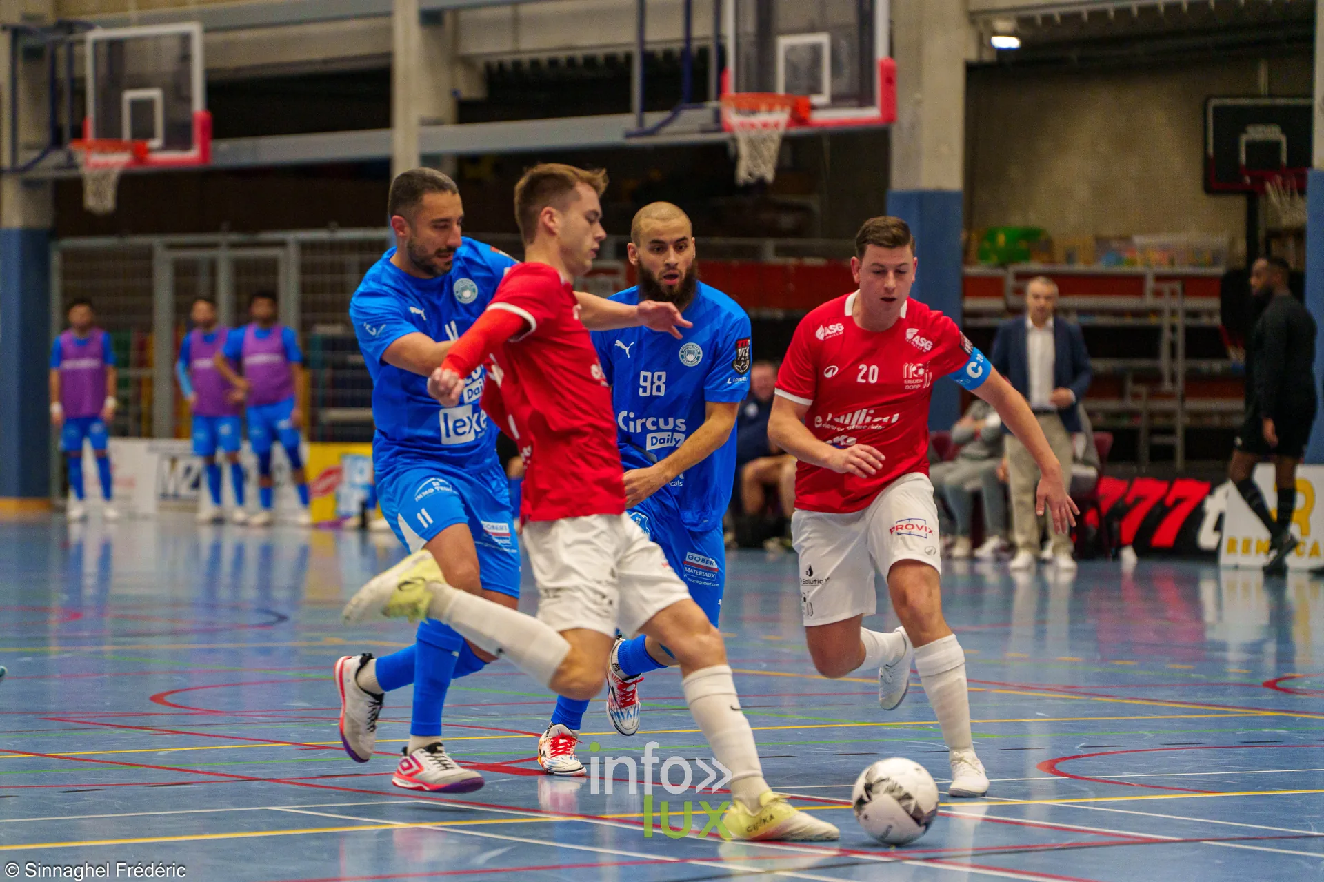ZVK Eisden-Dorp – Futsal Team Charleroi (3-3), Division 1 Elite de futsal, Sporthal Helix de Maasmechelen, 30 octobre 2026 : un duel à trois (photo Frédéric Sinnaghel – Photographe4ever)