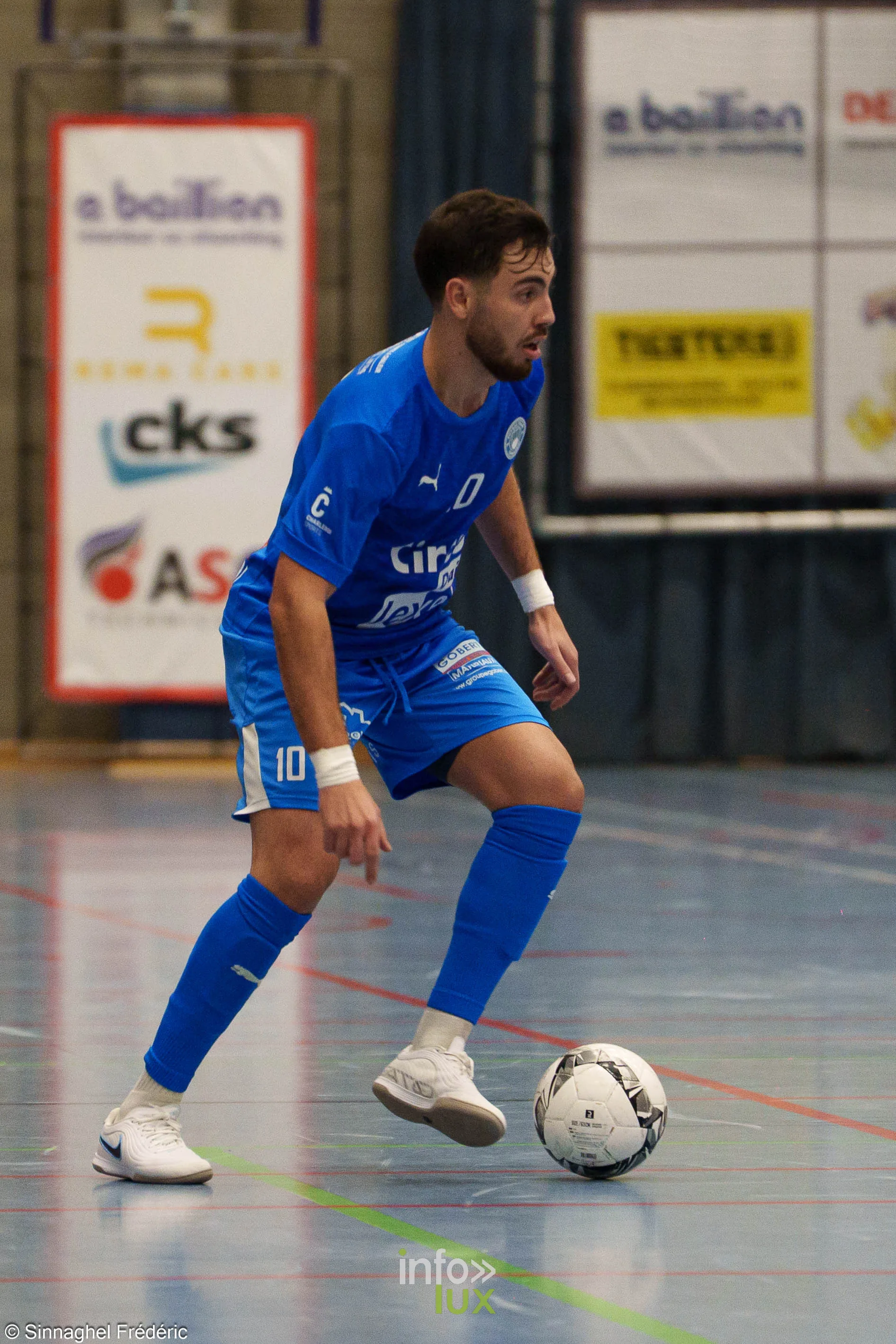 ZVK Eisden-Dorp – Futsal Team Charleroi (3-3), Division 1 Elite de futsal, Sporthal Helix de Maasmechelen, 30 octobre 2026 : un joueur de Charleroi balle au pied (photo Frédéric Sinnaghel – Photographe4ever)