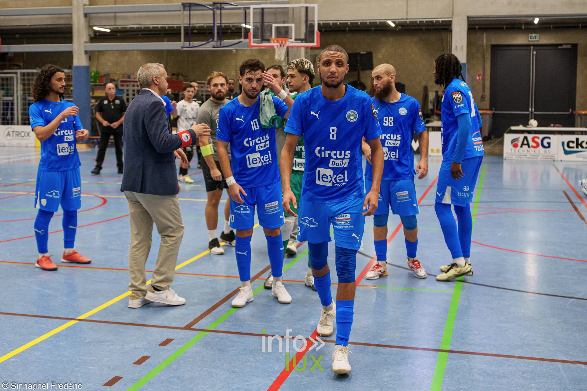 ZVK Eisden-Dorp – Futsal Team Charleroi (3-3), Division 1 Elite de futsal, Sporthal Helix de Maasmechelen, 30 octobre 2026 : l’équipe de Charleroi alignée avant le match (photo Frédéric Sinnaghel – Photographe4ever)