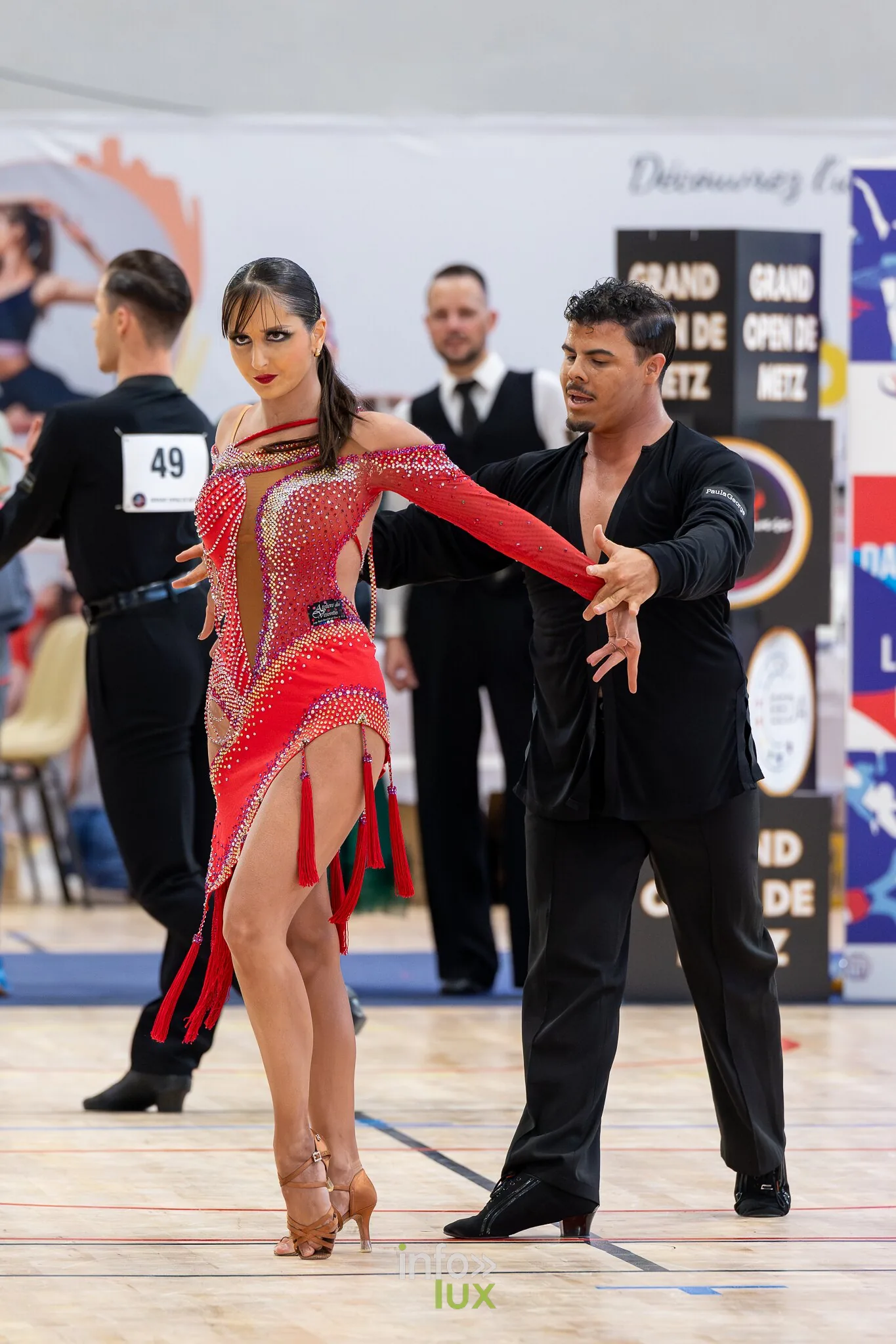 Couple en danses latines sur la piste du Grand Open de Metz