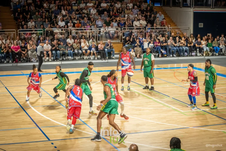Harlem Globetrotters à la Coque de Luxembourg, 3 octobre 2026 : action de jeu entre les Harlem Globetrotters et les Washington Generals