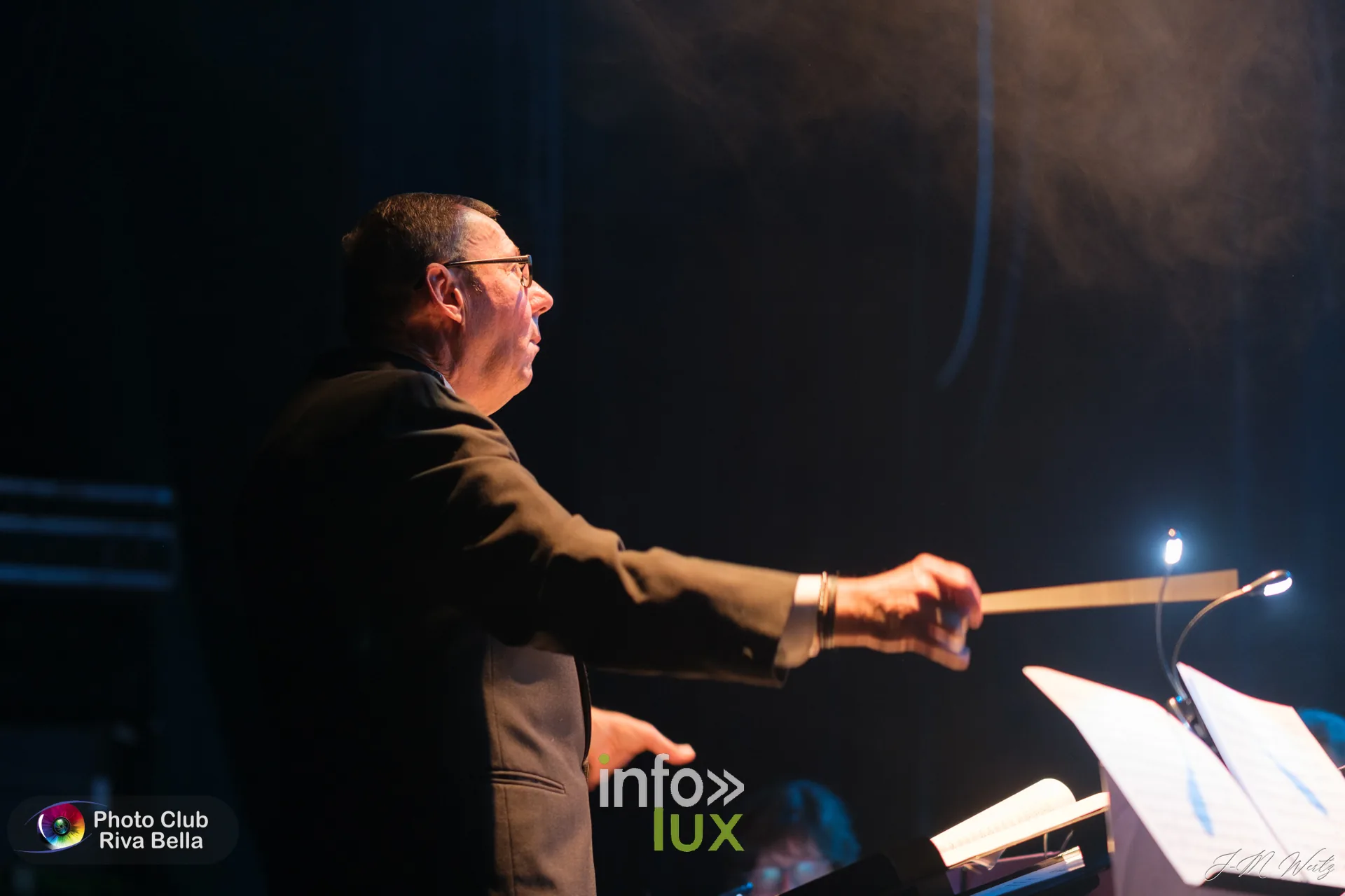 150 ans de l’Harmonie Royale de Mont-Saint-Pont au POP, Braine-l’Alleud, 10 octobre 2026 : la direction de l’orchestre (photo Jean-Marie Wertz, Photo-Club Riva-Bella)