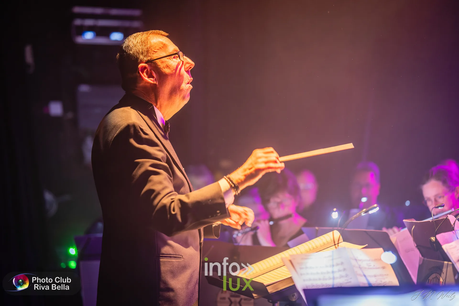 150 ans de l’Harmonie Royale de Mont-Saint-Pont au POP, Braine-l’Alleud, 10 octobre 2026 : la direction de l’orchestre (photo Jean-Marie Wertz, Photo-Club Riva-Bella)