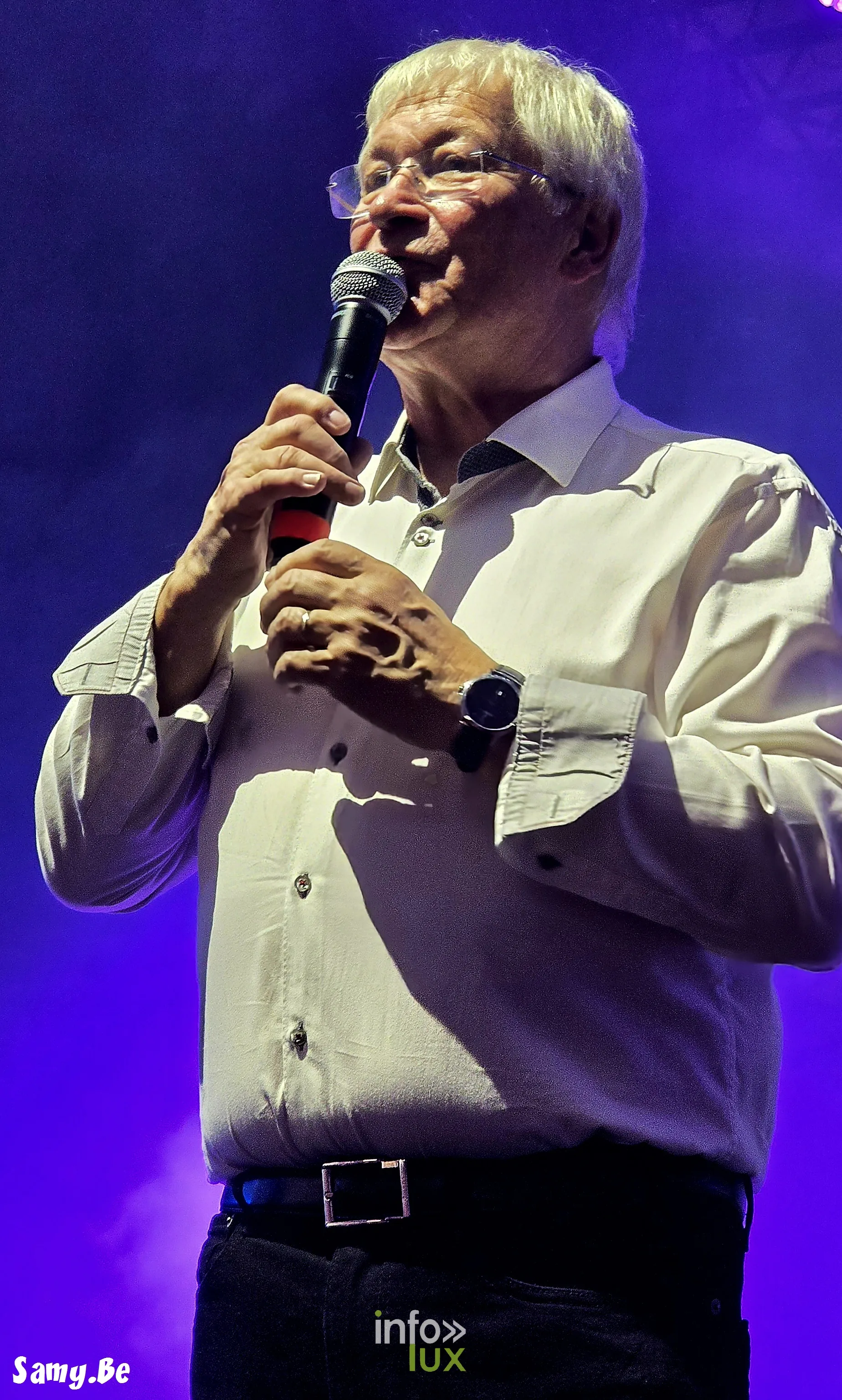 Hélène Ségara à la Kermesse de la Bière de Maubeuge, Espace Sculfort, 21 octobre 2026 : Joël Alain, qui lance la fête avec l’orchestre Adéquat (photo Samy.be)