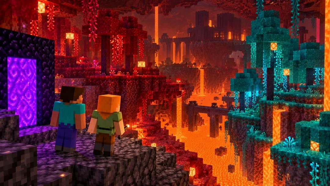 Illustration : deux personnages de Minecraft, devant un portail, contemplent le Nether, ses forêts rouges et bleues, ses cascades de lave et une forteresse