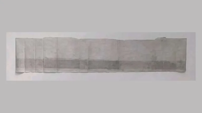 Visuel de l’invitation à l’exposition d’Inès Lefebvre « Érosion des songes / sédiments de soie, limés de gris » à la Galerie 360° de Braine-l’Alleud