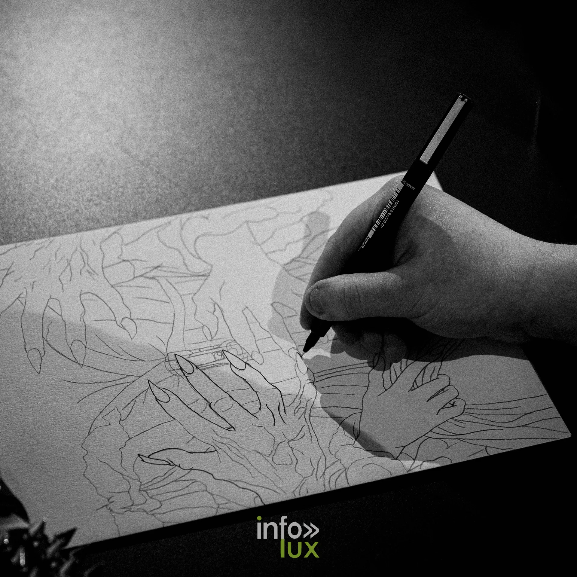 Portrait d’artiste Inky Road, Galerie Opéra, Liège, 2026 : Inky Road, dessin en cours (photo Vincent Salmon)