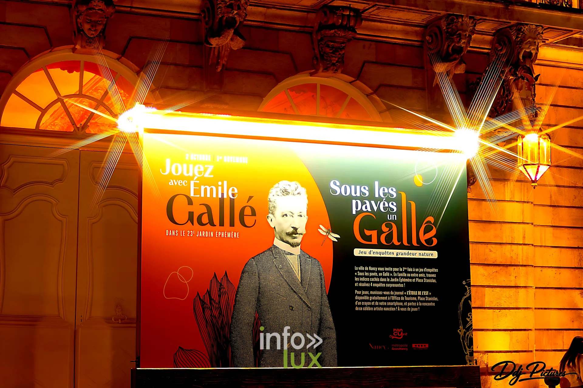 Jardin éphémère « Gallé ou l’éclat de vert », place Stanislas à Nancy, 29 octobre 2026 : panneau du jeu d’enquêtes « Sous les pavés, un Gallé » (photo Éric Didierjean)