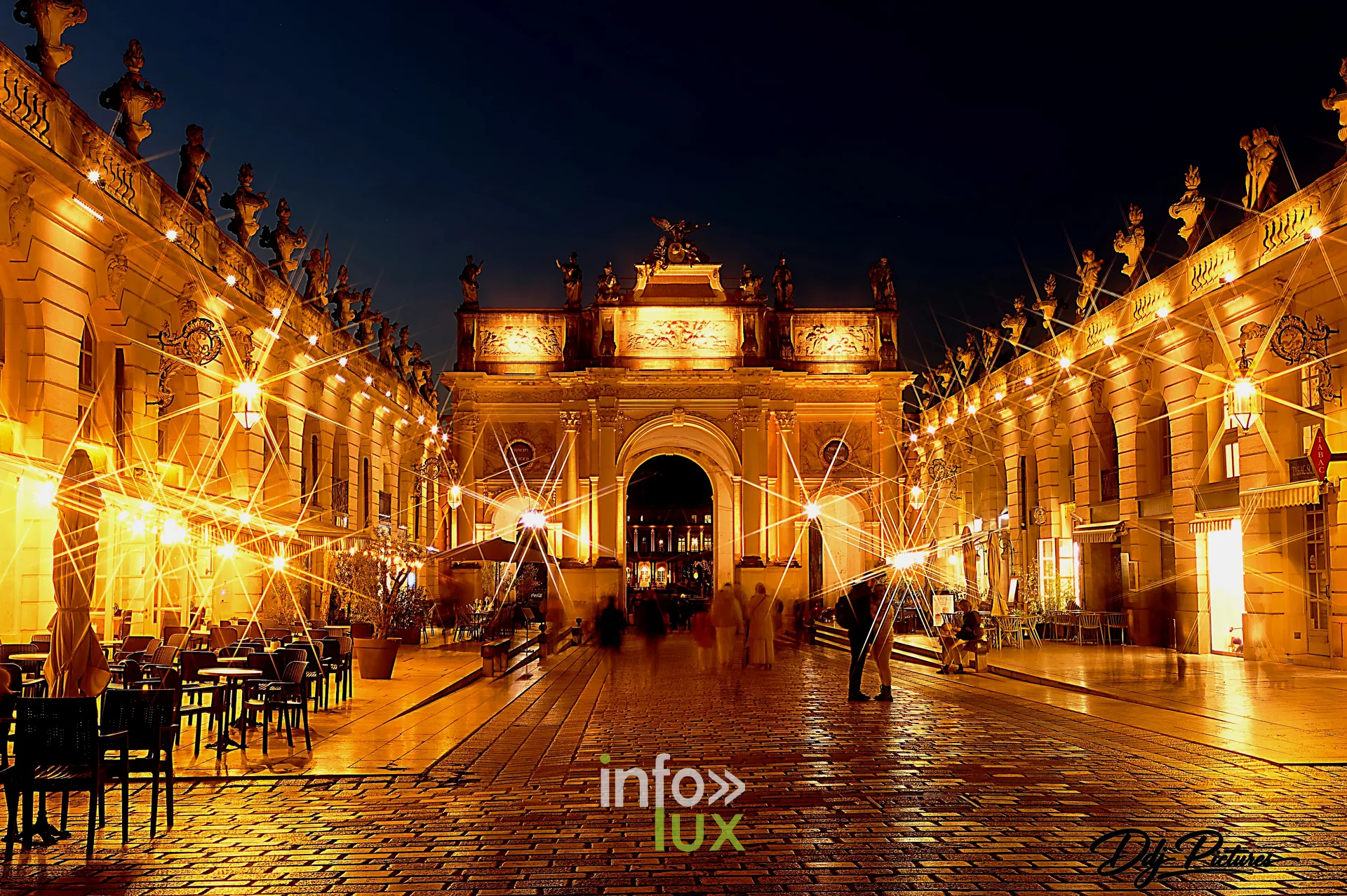 Jardin éphémère « Gallé ou l’éclat de vert », place Stanislas à Nancy, 29 octobre 2026 : la rue Héré et l’arc Héré (photo Éric Didierjean)