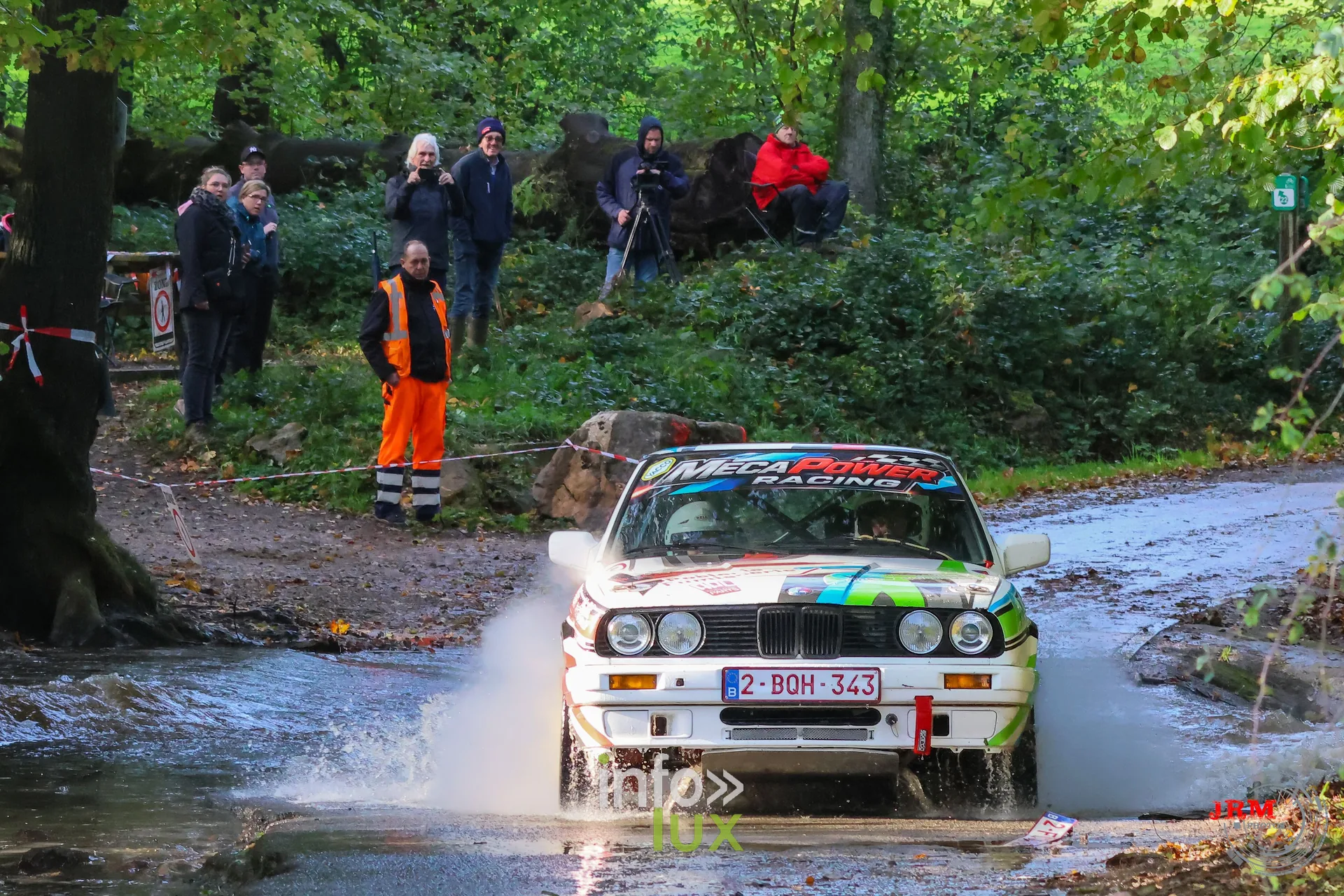 JMC Rallye des Hautes Fagnes 2026 à Jalhay : une BMW au passage d’un gué (photo Jérémy Leboutte)
